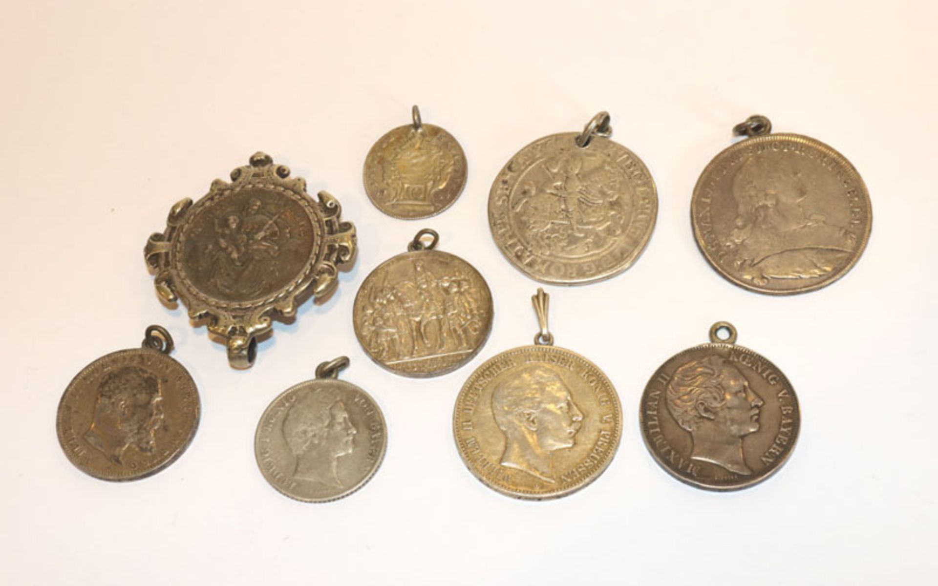 Konvolut von Silbermünzen, gehenkelt, 193 gr./ca. 170 gr. Feinsilber