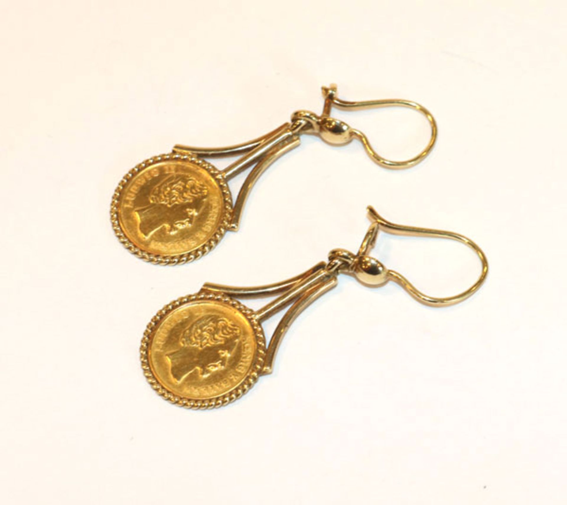 Paar 18 k Gelbgold Ohrhänger mit 2 Ludwig Medaillen, 21 k Gelbgold, 5,7 gr., L 4,4 cm