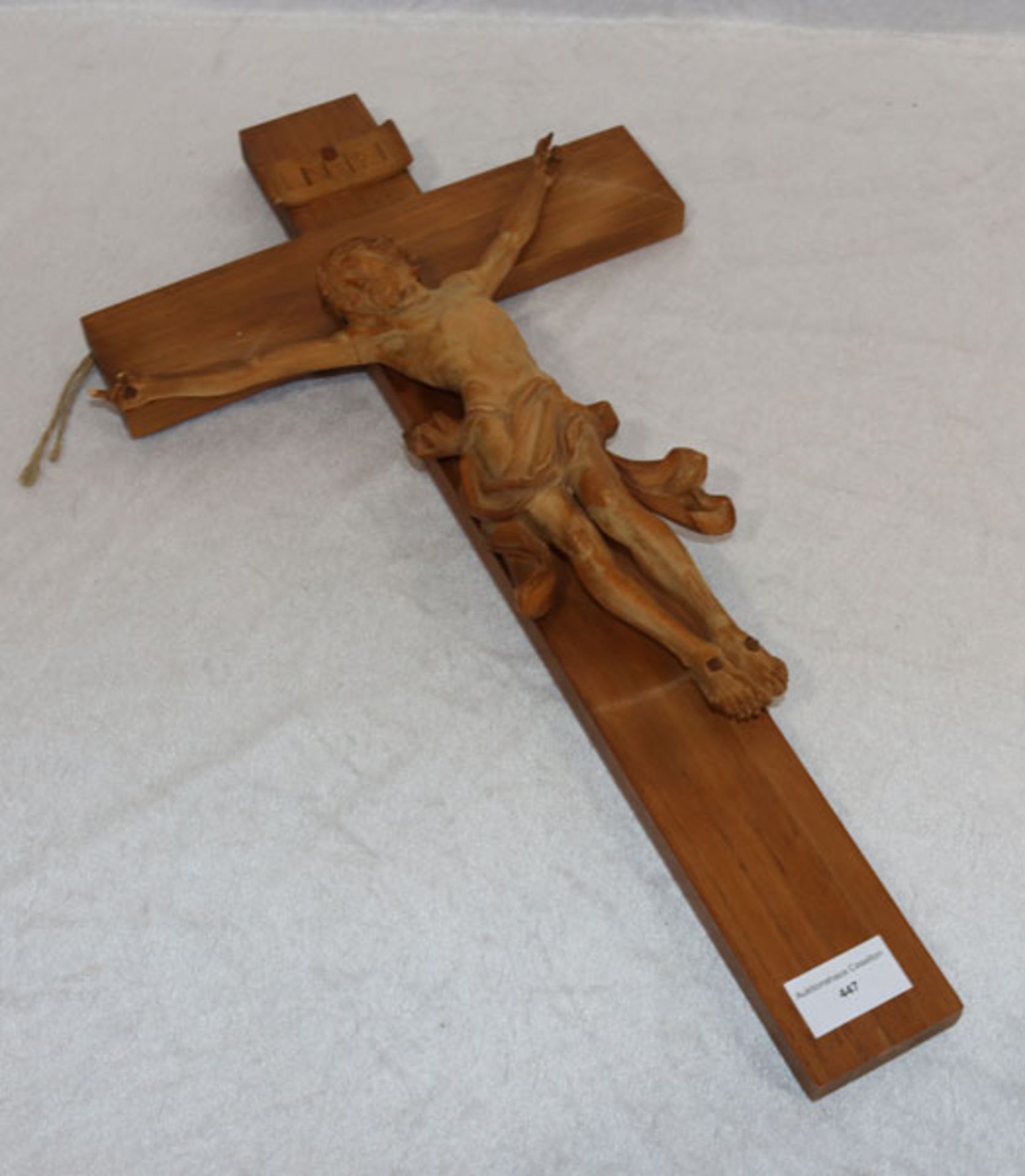 Holzkreuz mit geschnitztem Korpus Christi, beschädigt, teils fehlen Finger, H 50 cm, B 27 cm