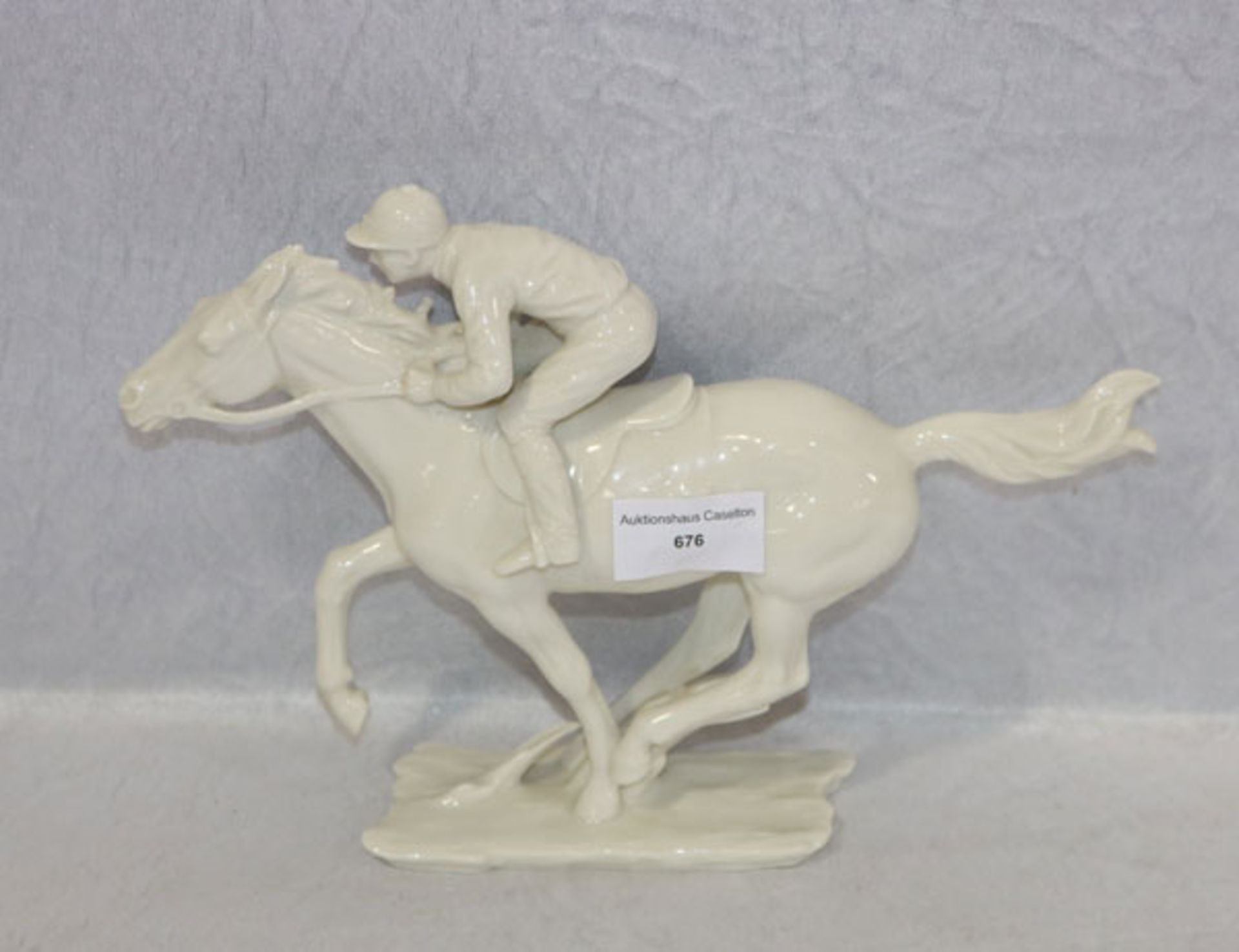 Porzellan Tierfigur 'Jockey zu Pferd', signiert G. Granget, weiß glasiert, wohl Hutschenreuther, H