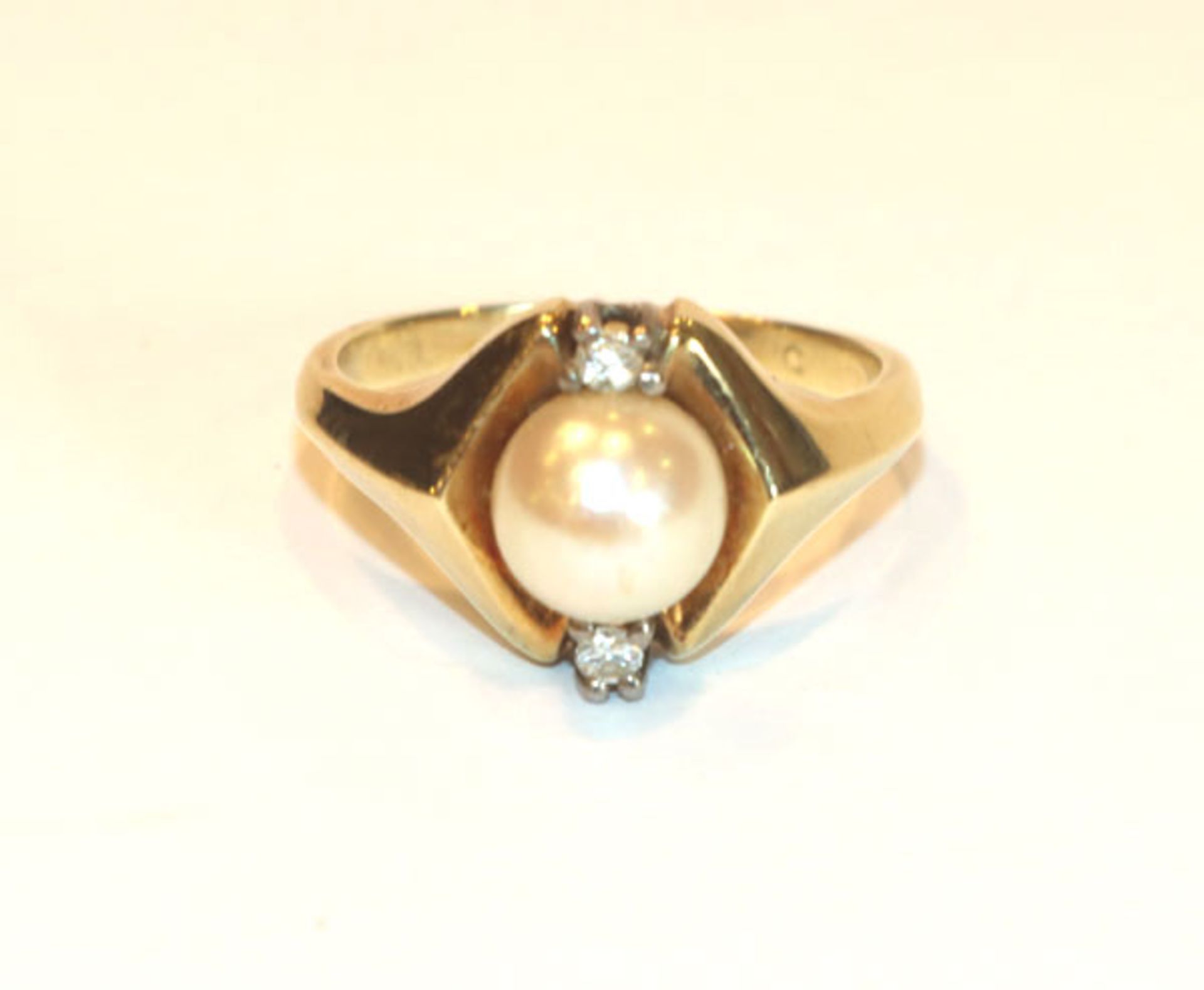 14 k Gelbgold Ring mit Perle und 2 in Weißgold gefaßte Diamanten, Gr. 53, 5,8 gr.