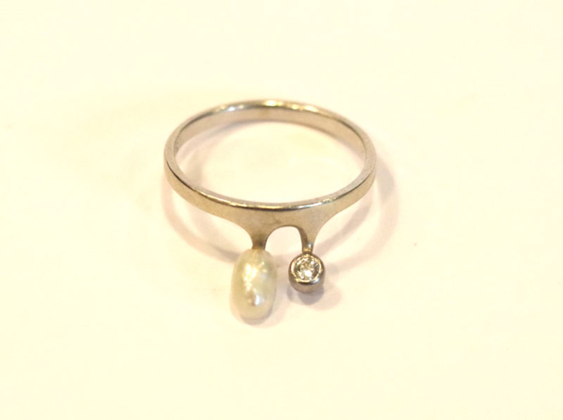 14 k Weißgold Ring mit Diamant und Süßwasserperle, Gr. 52, 1,7 gr.