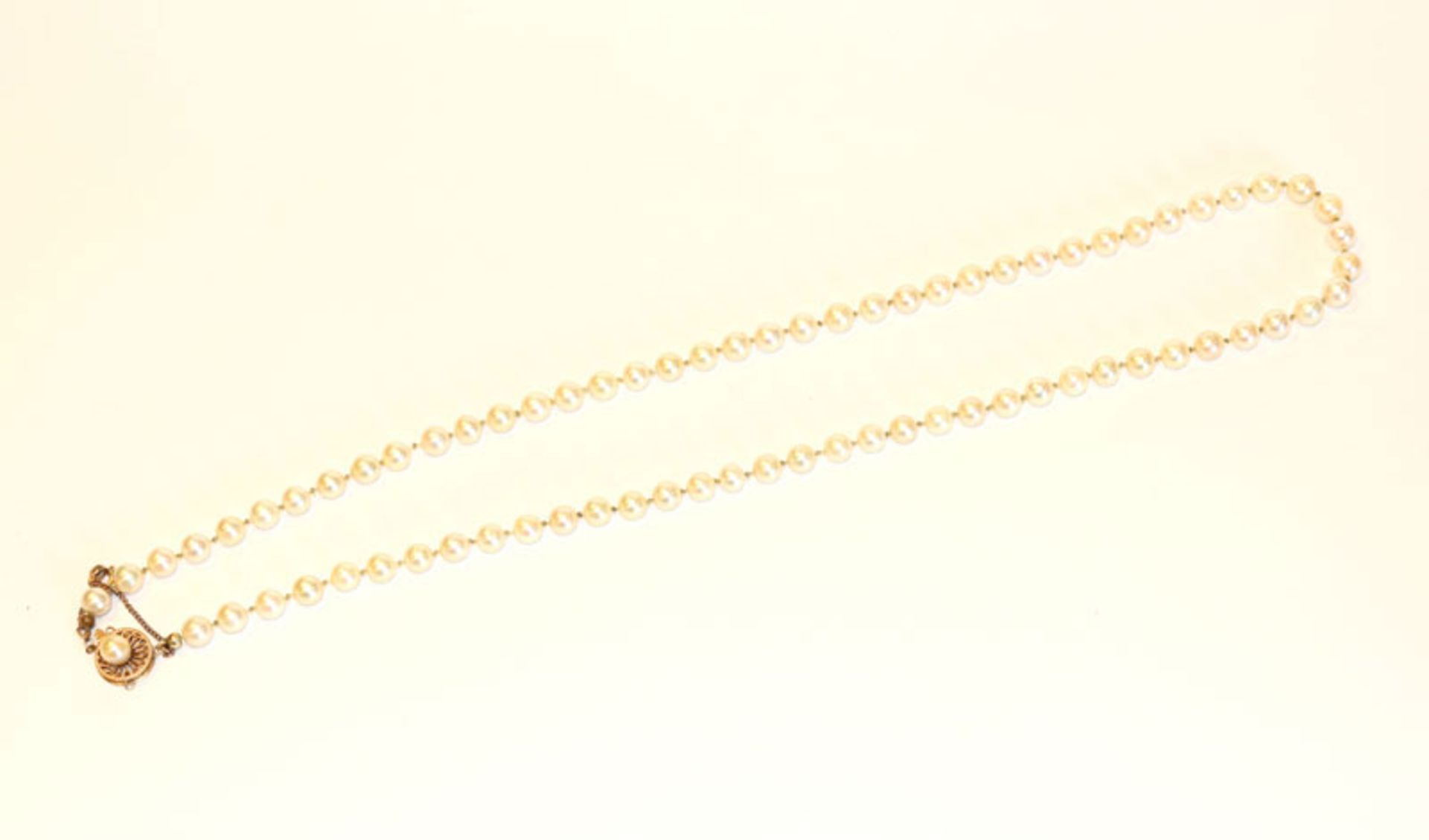 Perlenkette mit 14 k Gelbgold Schließe, L 60 cm