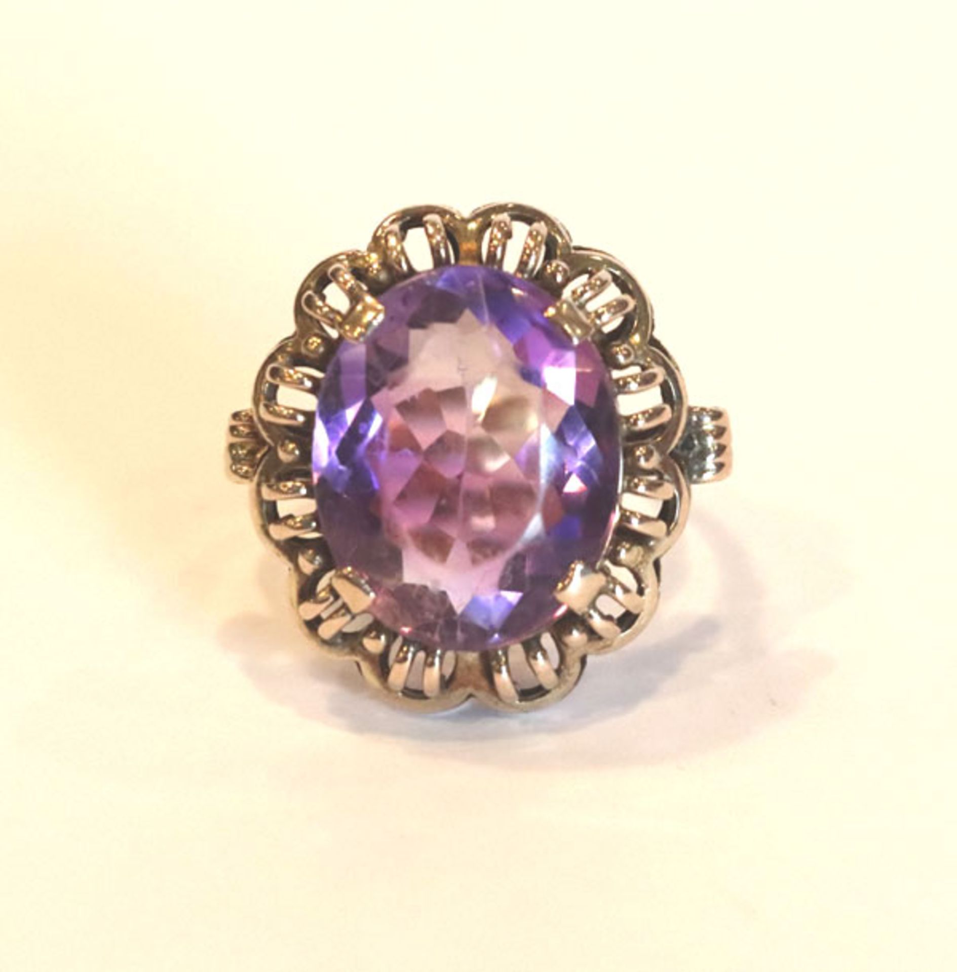 8 k Gelbgold Ring mit Amethyst, Gr. 62, 9,3 gr., ältere Handarbeit