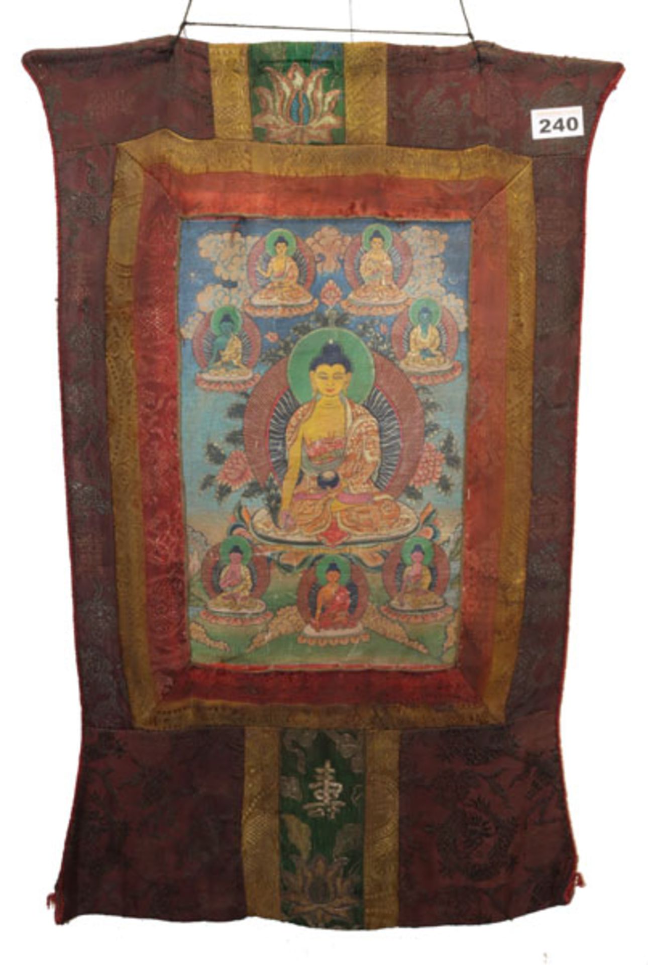 Thangka Ladakh, 19. Jahrhundert, Darstellung Buddhas im Kreise von Schutzgöttern und Heiligen, Stoff