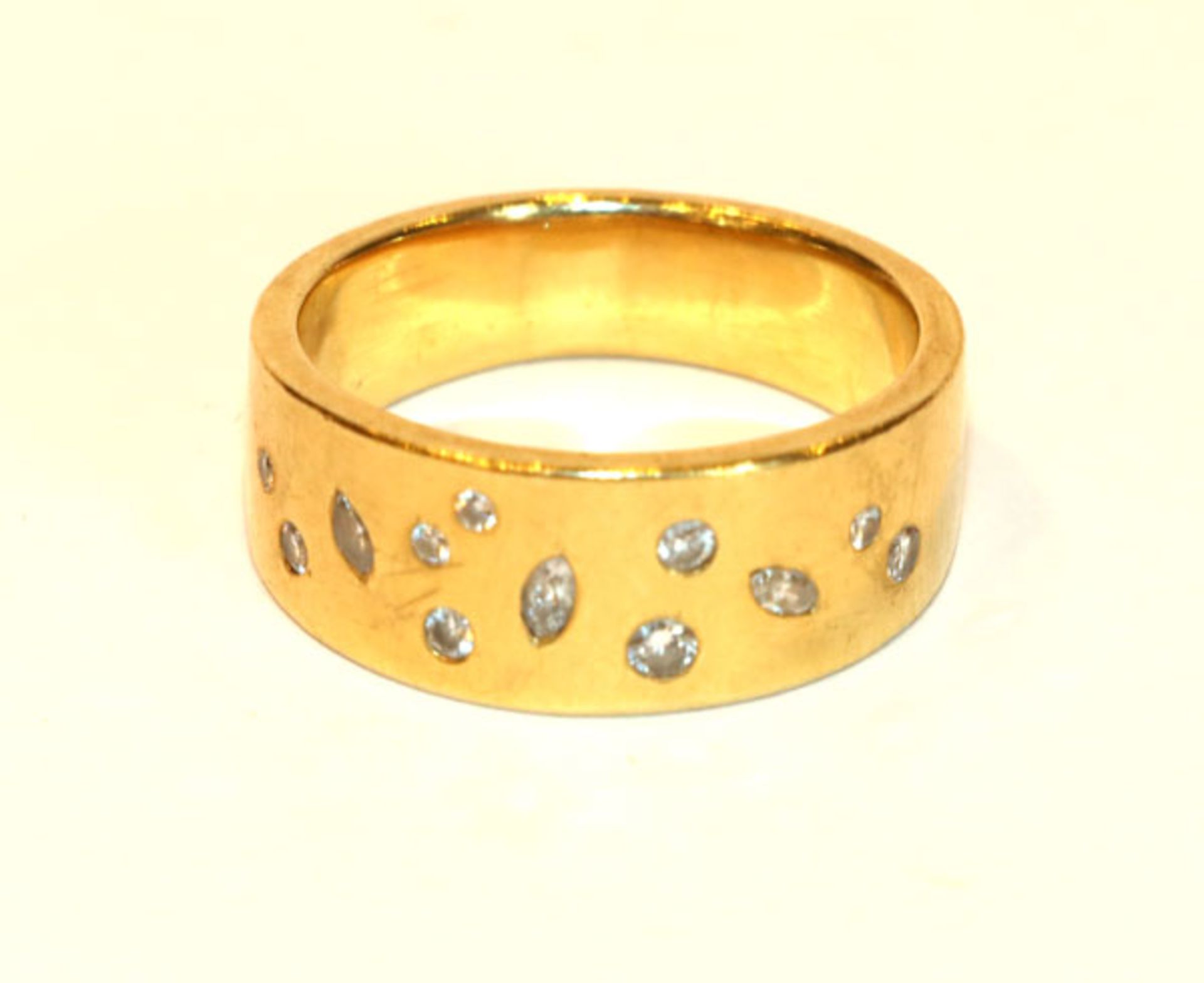 18 k Gelbgold Ring mit 12 Diamanten in verschiedenen Schliffformen, 10 gr., Gr. 55