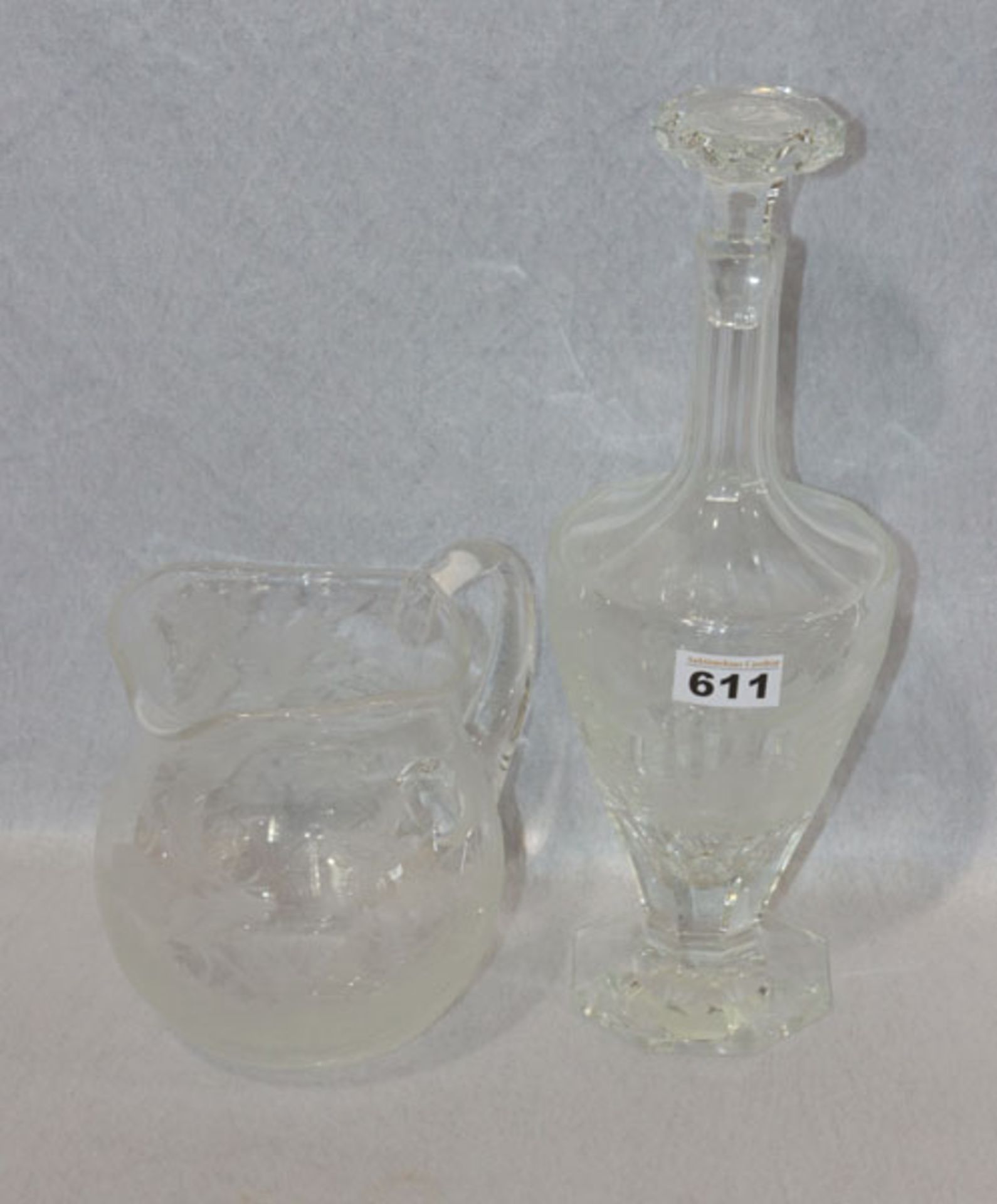 Moser Karlsbad Glas Henkelkrug mit sehr fein graviertem Jagddekor von verschiedenen Tieren, H 18 cm,