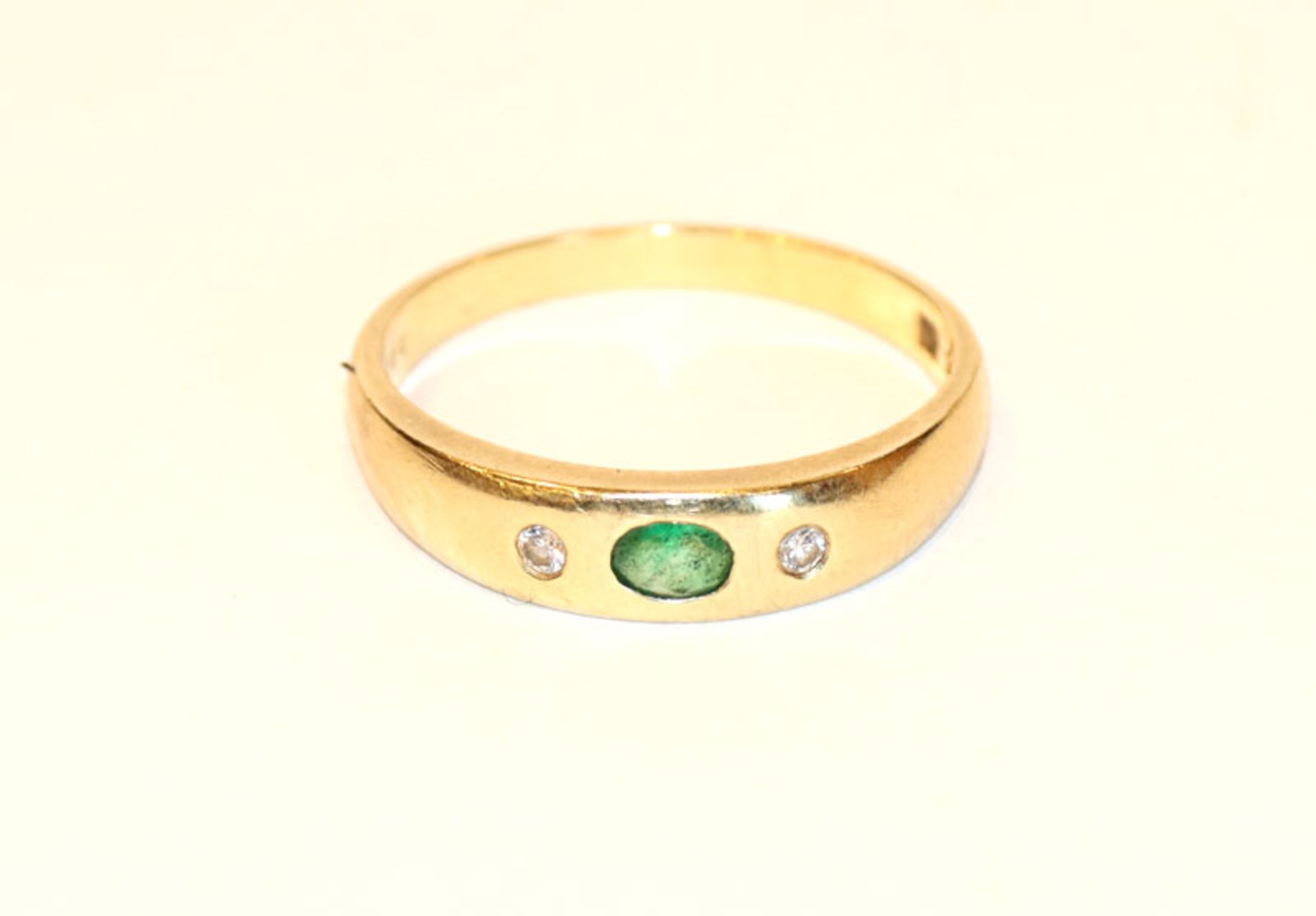 14 k Gelbgold Bandring mit Smaragd und 2 Diamanten, Gr. 61, 3,5 gr.