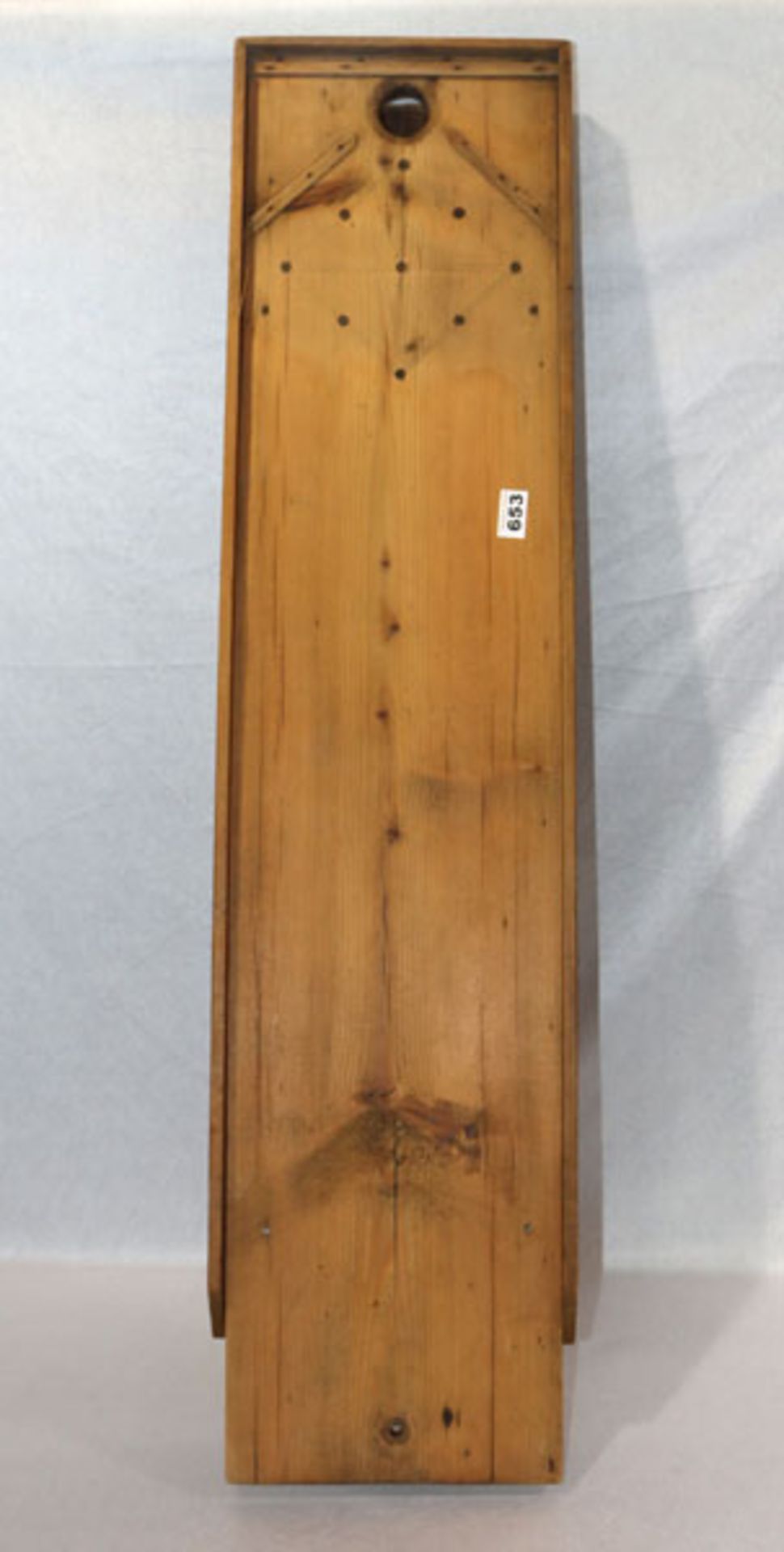Tischkegelspiel aus Holz, nicht komplett, H 114 cm, B 27 cm, T 13 cm, Gebrauchsspuren