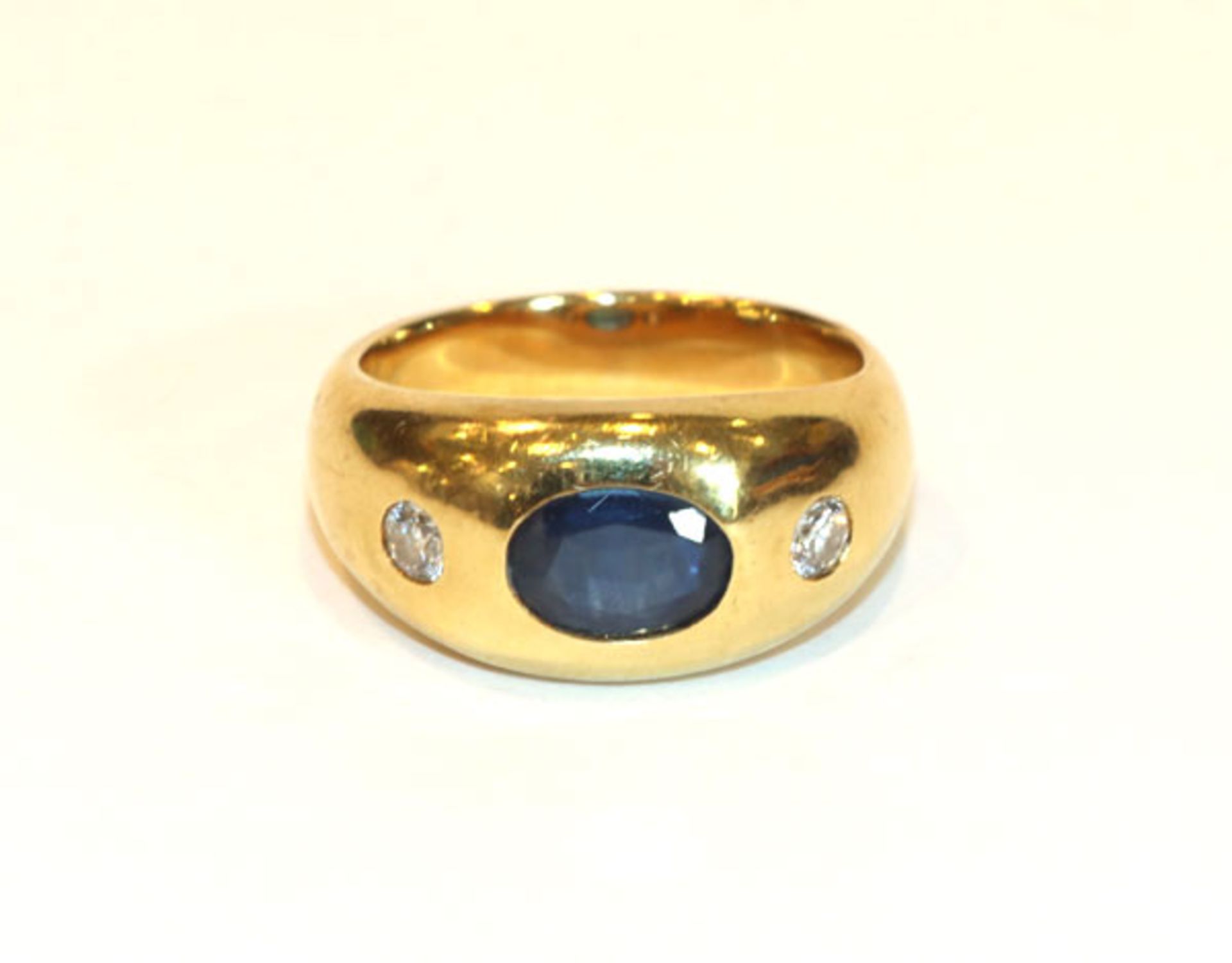 18 k Gelbgold Bandring mit Saphir und 2 Brillanten, 13,5 gr., Gr. 55