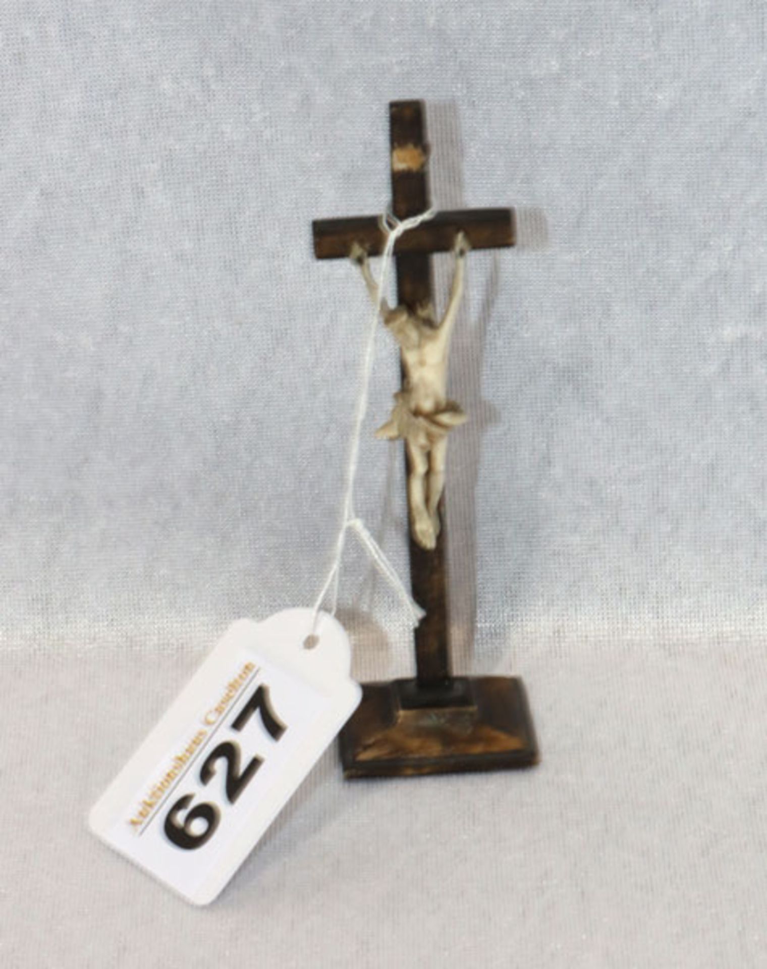 Miniatur Standkreuz, Holz mit Bein Korpus Christi, H 11,5 cm, B 3,5 cm, INRI fehlt,