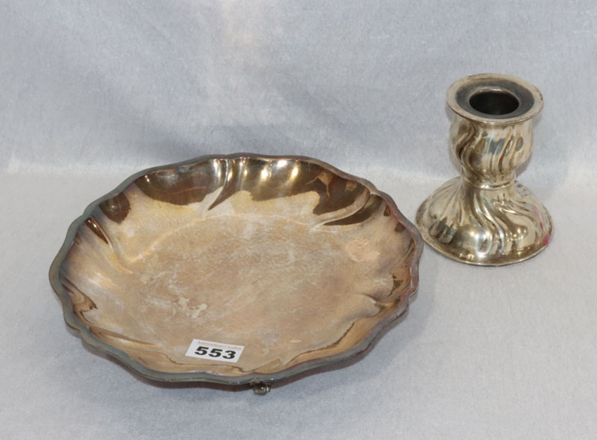 Silber-Konvolut, zus. 653 gr., 835 Silber Kerzenleuchter in gedrehter Form, H 13 cm, und 835