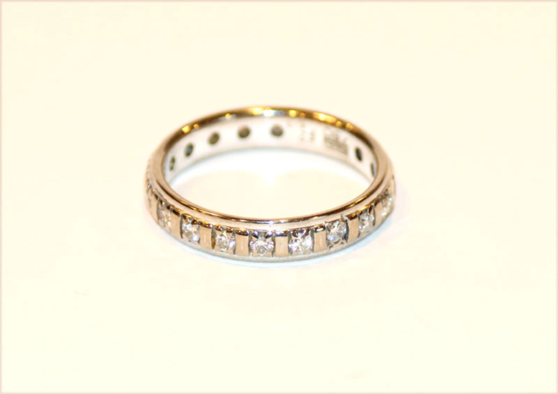 18 k Weißgold Memoryring mit zus. ca. 0,5 ct. Diamanten, 3,8 gr., Gr. 53