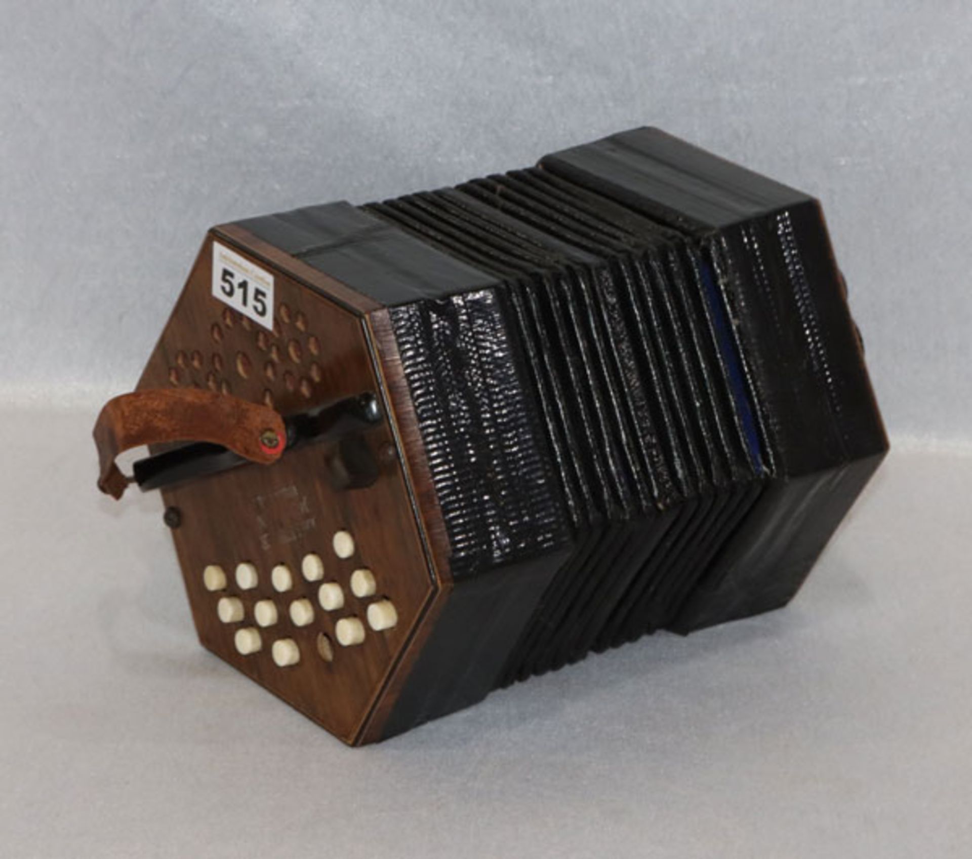 Bandoneon Musikinstrument, bespielt, ein Knopf fehlt, Funktion nicht geprüft