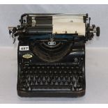 Schreibmaschine, Olympia Modell 8, Alters- und Gebrauchsspuren