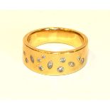 18 k Gelbgold Ring mit 12 Diamanten in verschiedenen Schliffformen, 10 gr., Gr. 55
