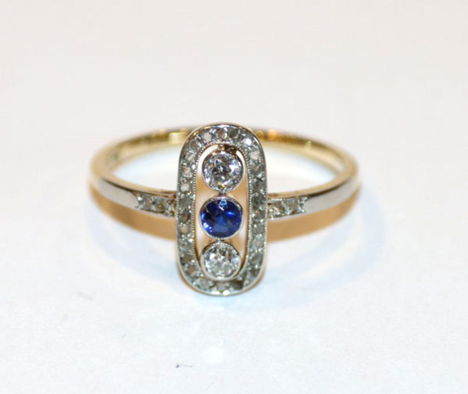 14 k Gelb- und Weißgold Ring mit Safir und Diamanten, schöne Handarbeit um 1920/30, 2,3 gr., Gr. 53