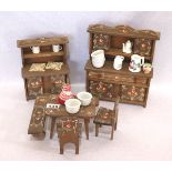 Puppenmöbel im bäuerlichen Stil, Tisch, Eckbank mit 2 Stühlen, Buffet, Anrichte, diverse