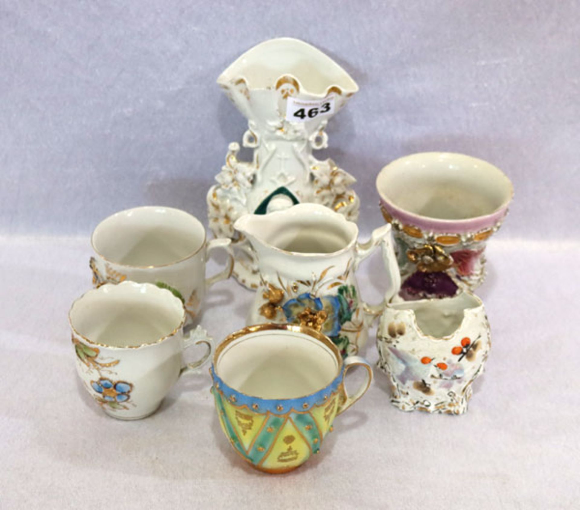 Konvolut von 3 Souvenir/Erinnerungs-Tassen, 2 Vasen, Fußbecher und Henkelkännchen, diverse Größen,