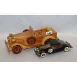 Holz Modellauto, H 14 cm, B 14 cm, L 40 cm, und Rolls Royce Automodell, 1931, beschädigt, H 8 cm,