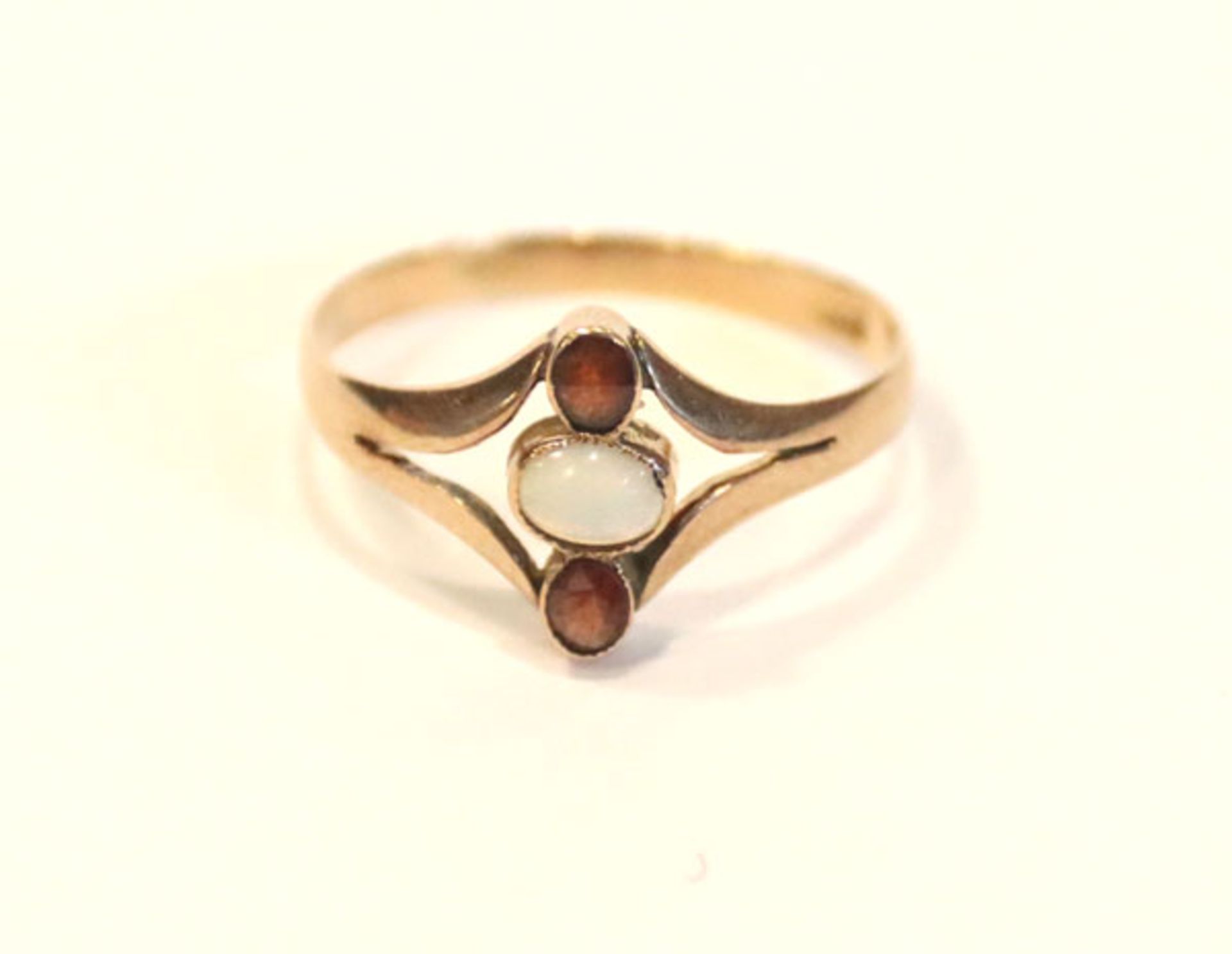 8 k Gelbgold Ring mit Opal und 2 Granaten, 1 gr., Gr. 51