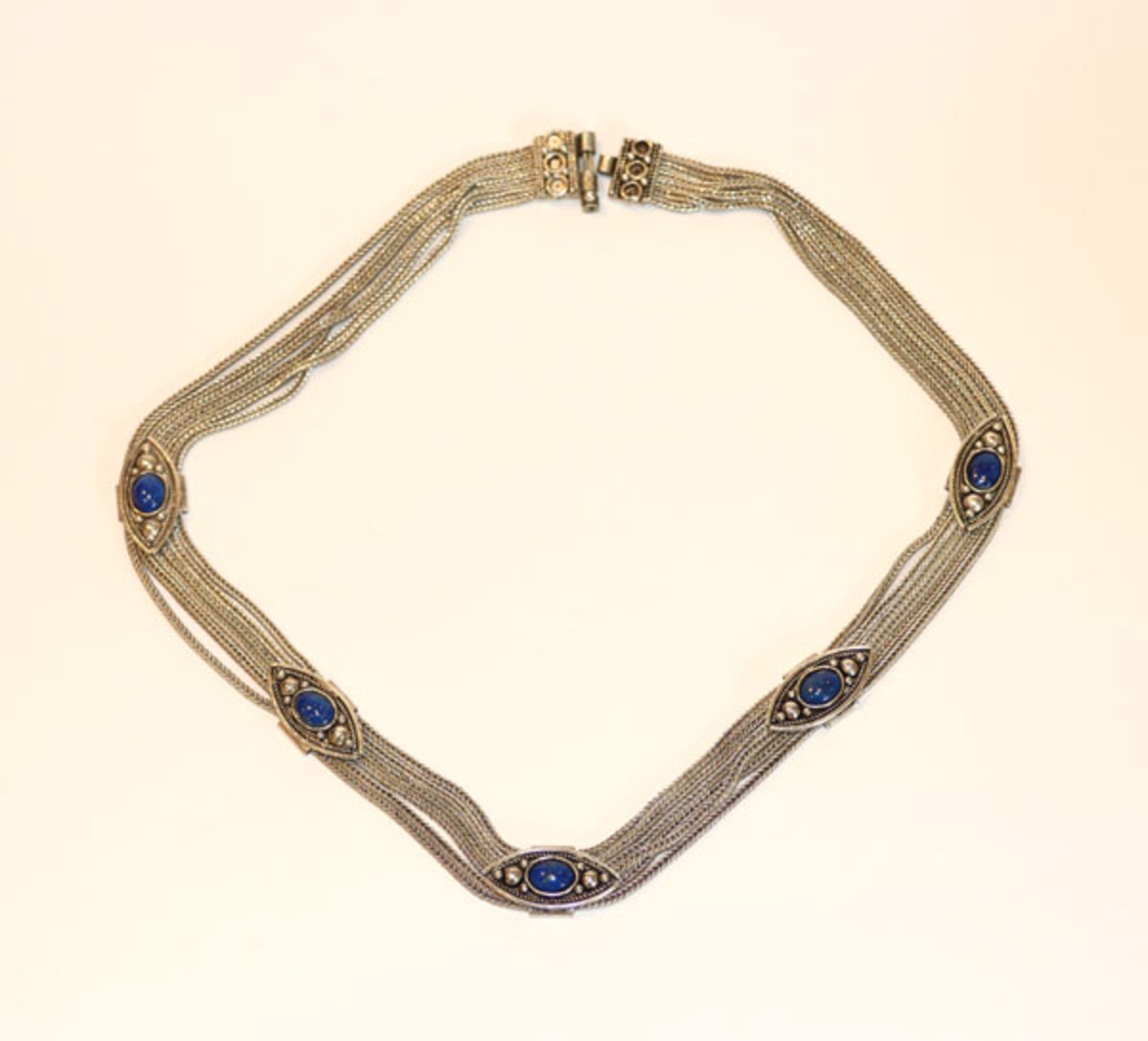 Silber Collierkette, 6-reihig mit 5 Lapislazuli-Cabochons, 58 gr., L 43 cm