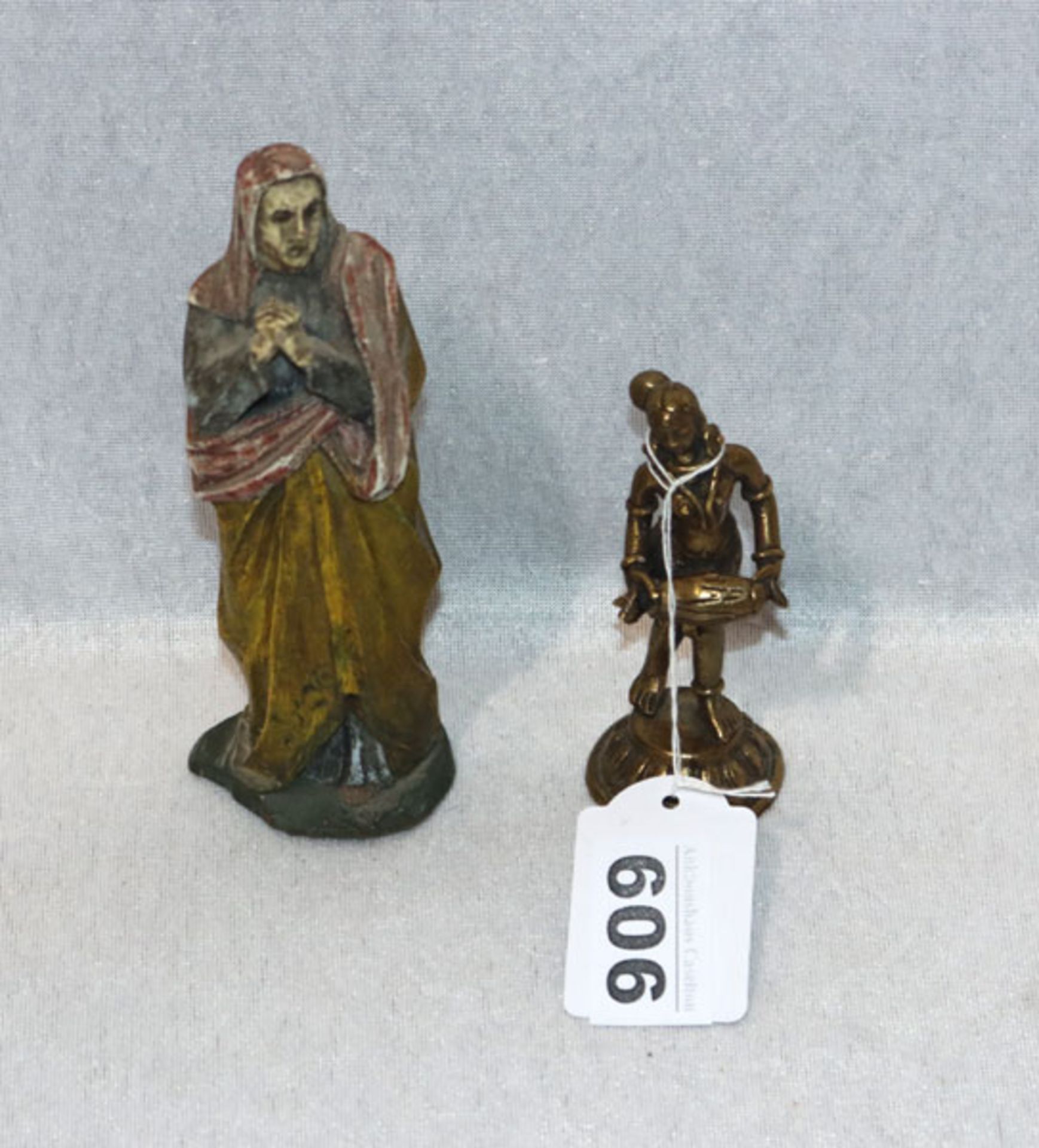 Holzfigur 'Maria', farbig gefaßt, H 14 cm, 19. Jahrhundert, teils beschädigt, und asiatiche