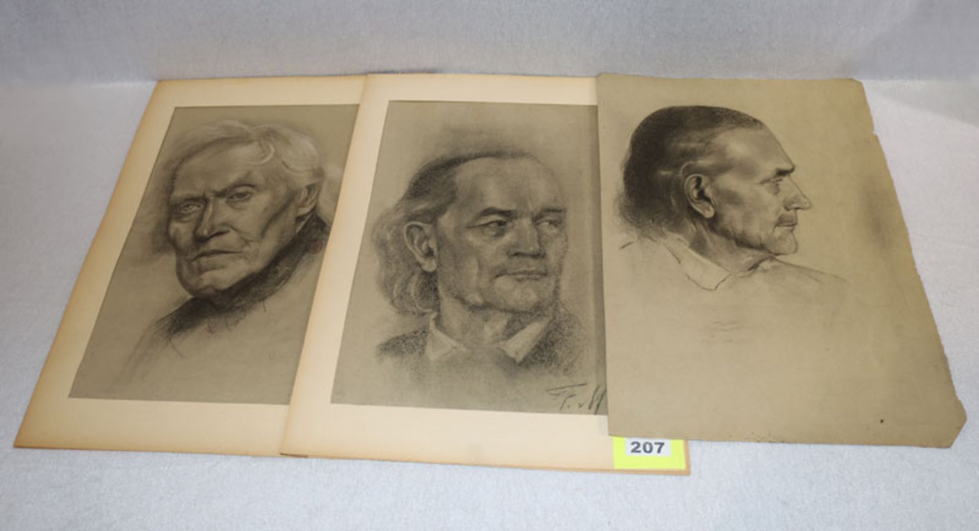 3 Zeichnungen 'Herrenportraits', eines monogrammiert, 2 mit Passepartout, Blätter und Passepartout