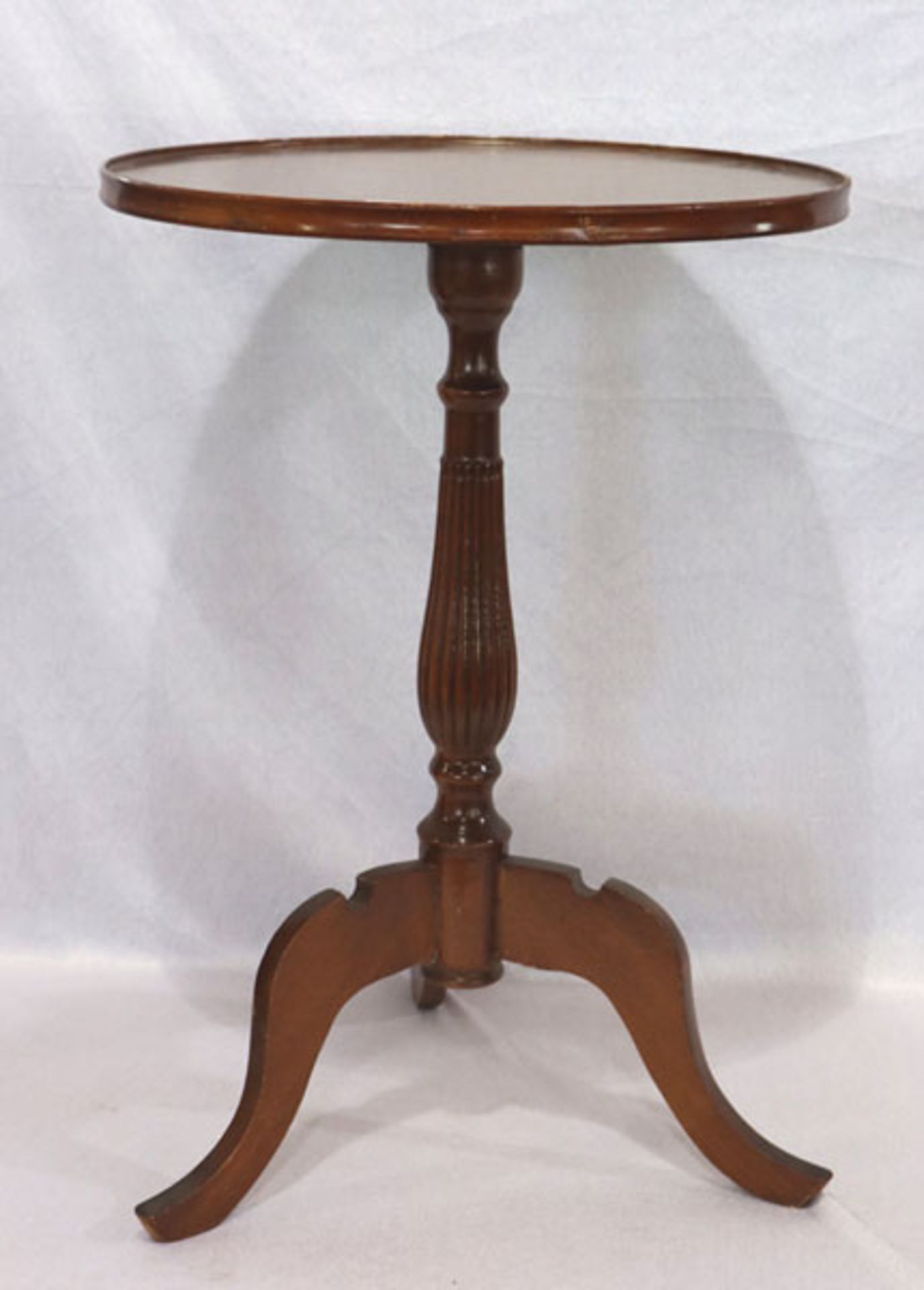 Weintisch auf Mittelfuß mit 3 Beinen, Tischplatte mit Folie beklebt, H 63 cm, D 45 cm,