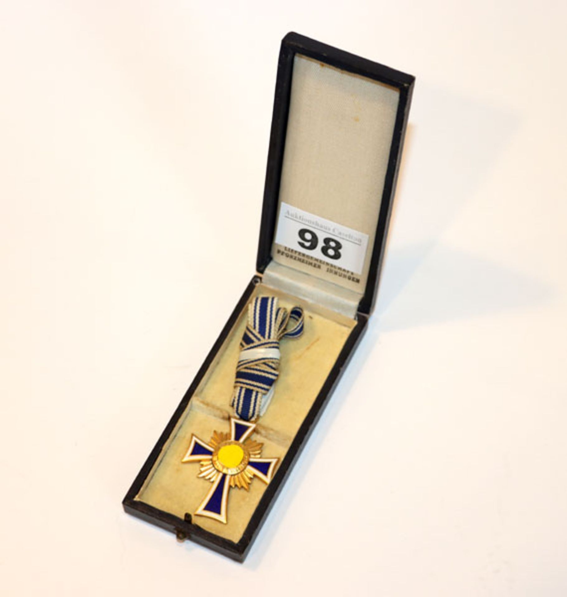 Mutterkreuz in Gold i n original Verleihungsetui, rückseitig graviert 16. Dezember 1938