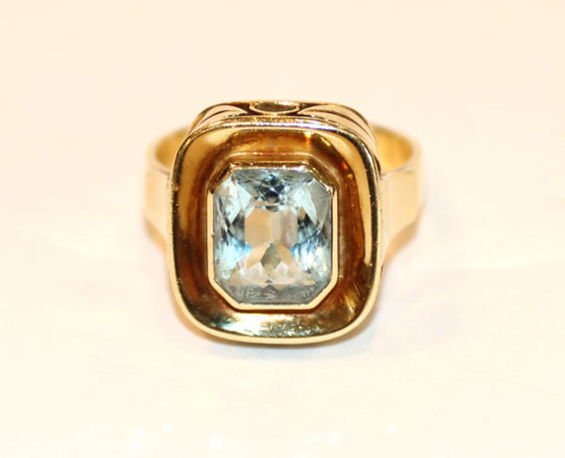 14 k Gelbgold Ring mit Blautopas, 8,2 gr., Gr. 60