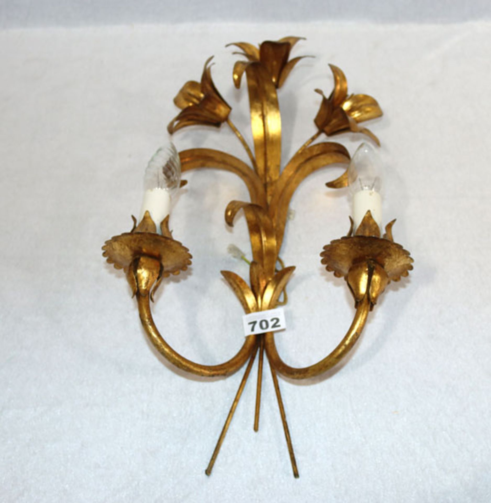 Metall Wandlampe, 2-armig mit Blütendekor, goldfarben, H 50 cm, B 27 cm, T 15 cm, Gebrauchsspuren,