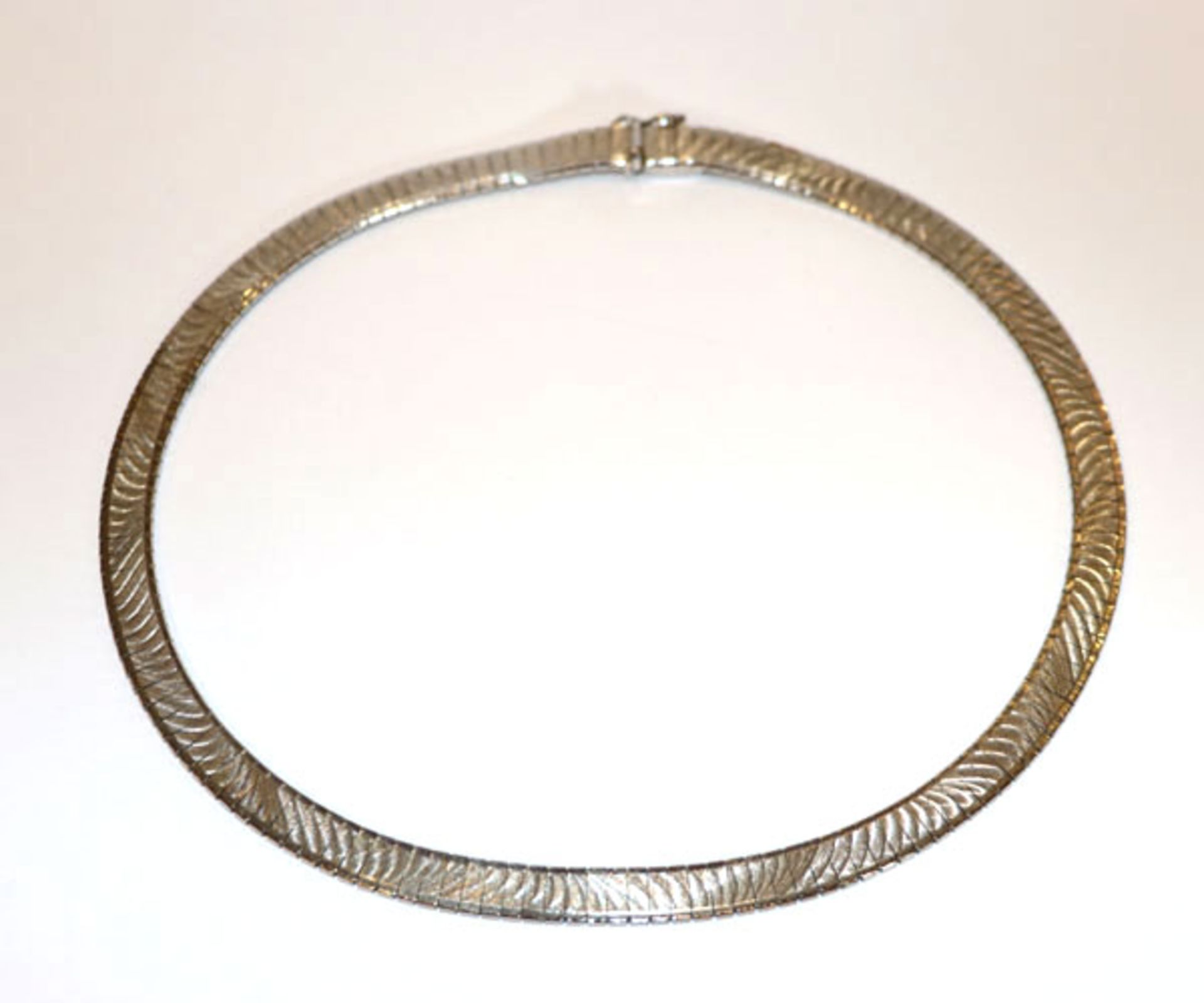 Silber Halscollier, mattiert, 45,5 gr., L 41 cm