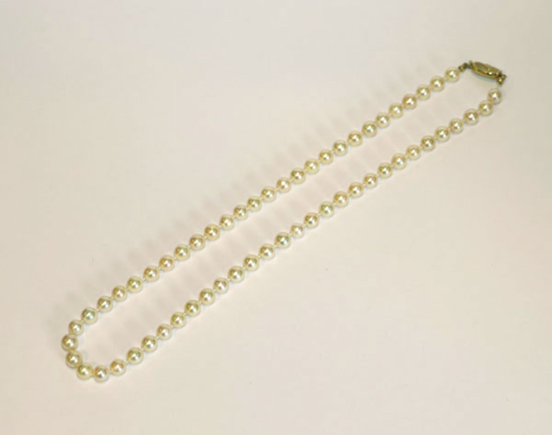 Perlenkette mit 14 k Gelbgold Schließe, L 45 cm