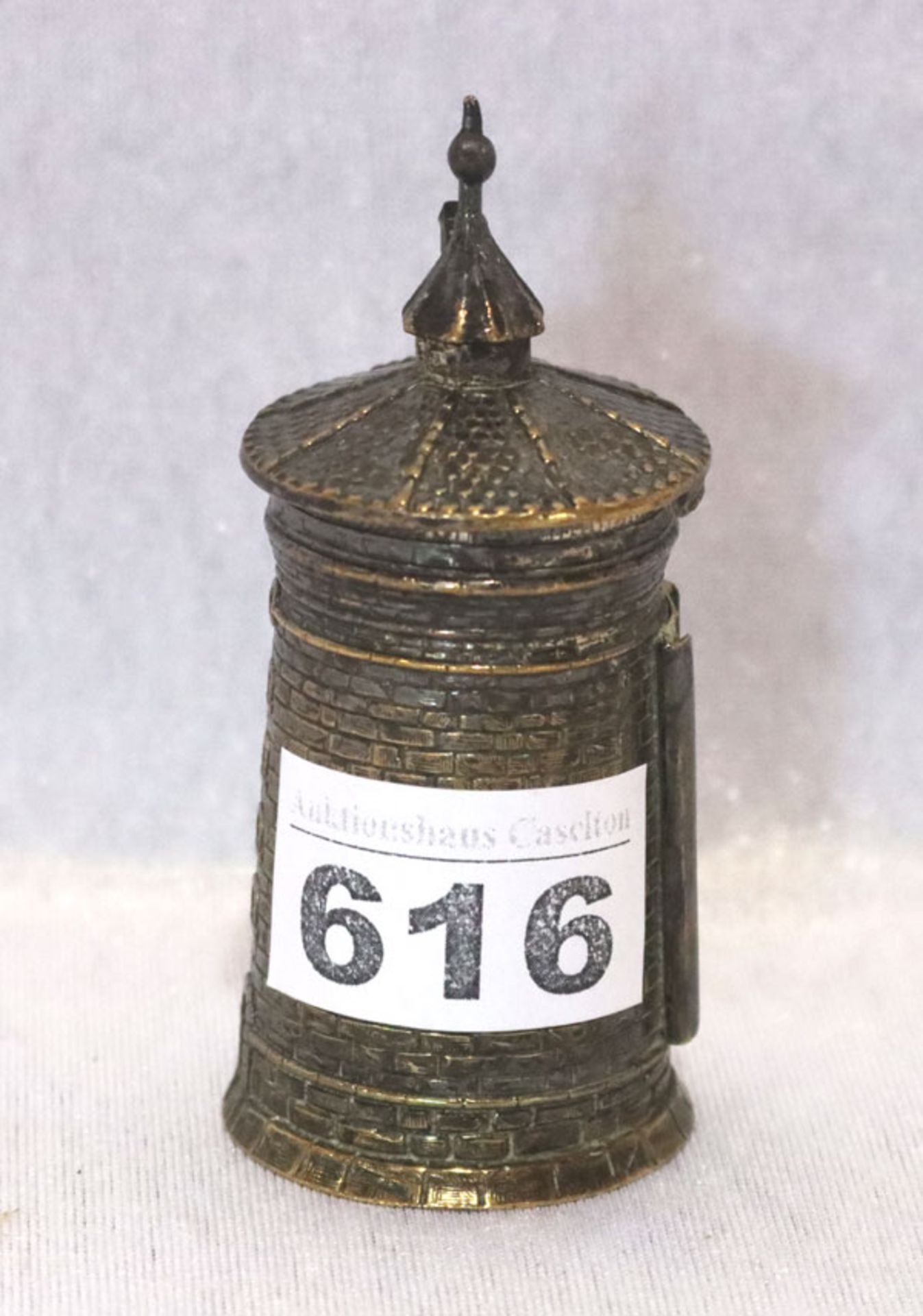 Streichholzdose in Turmform mit Reibfläche, versilbert, H 9 cm, D 4,5 cm, Gebrauchsspuren