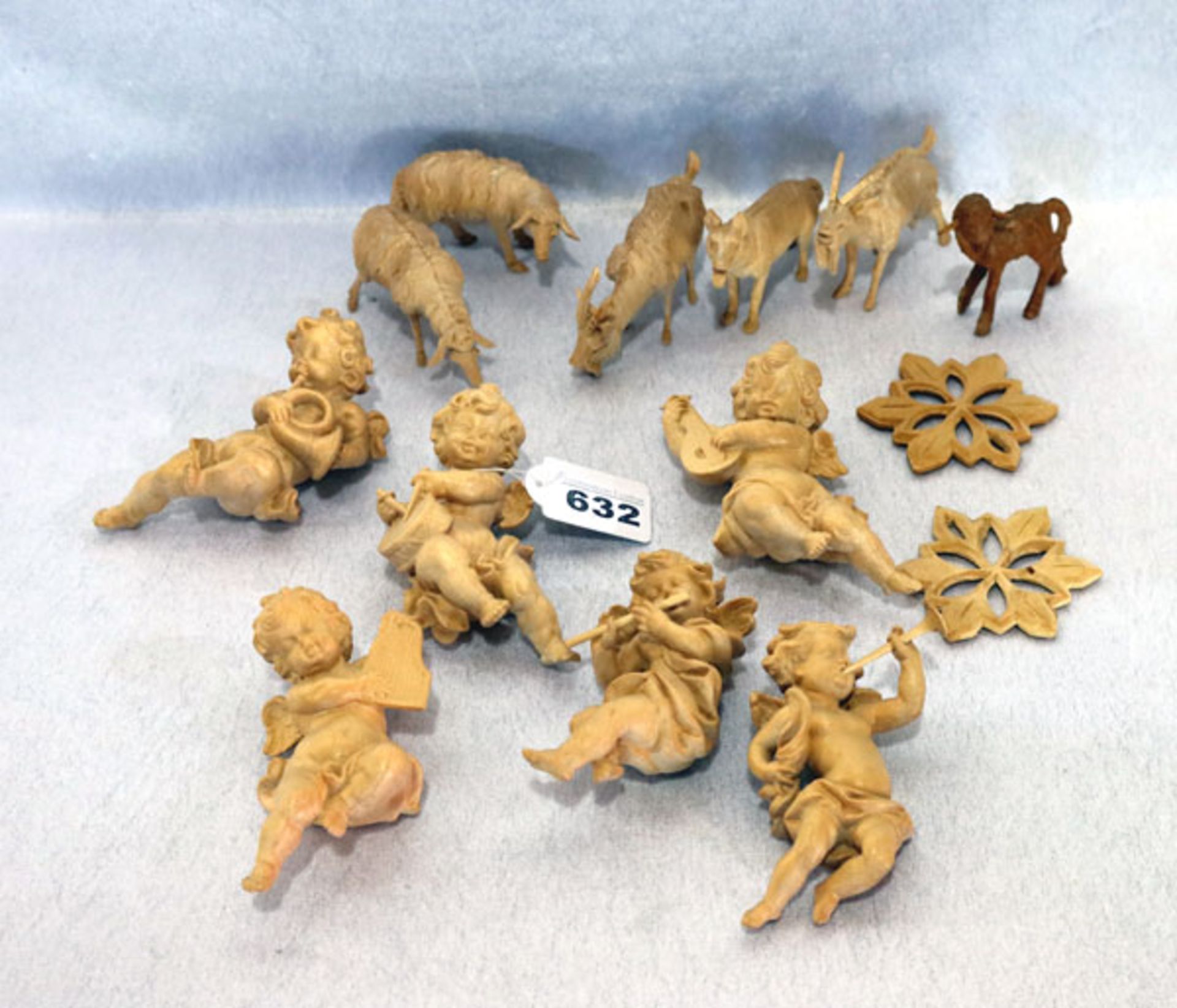 Konvolut von Holzfiguren, 6 'Musizierende Engel', H 12 cm, 3 Schafe, 2 Ziegen, Schäferhund und 2