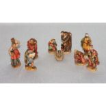 Holz Krippenfiguren, farbig gefaßt, mit Klebeetikett Bergland, Heilige Familie, Heilige 3 Könige,