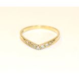 14 k Gelbgold Ring mit kleinen Diamanten verziert, 1,4 gr., Gr. 56