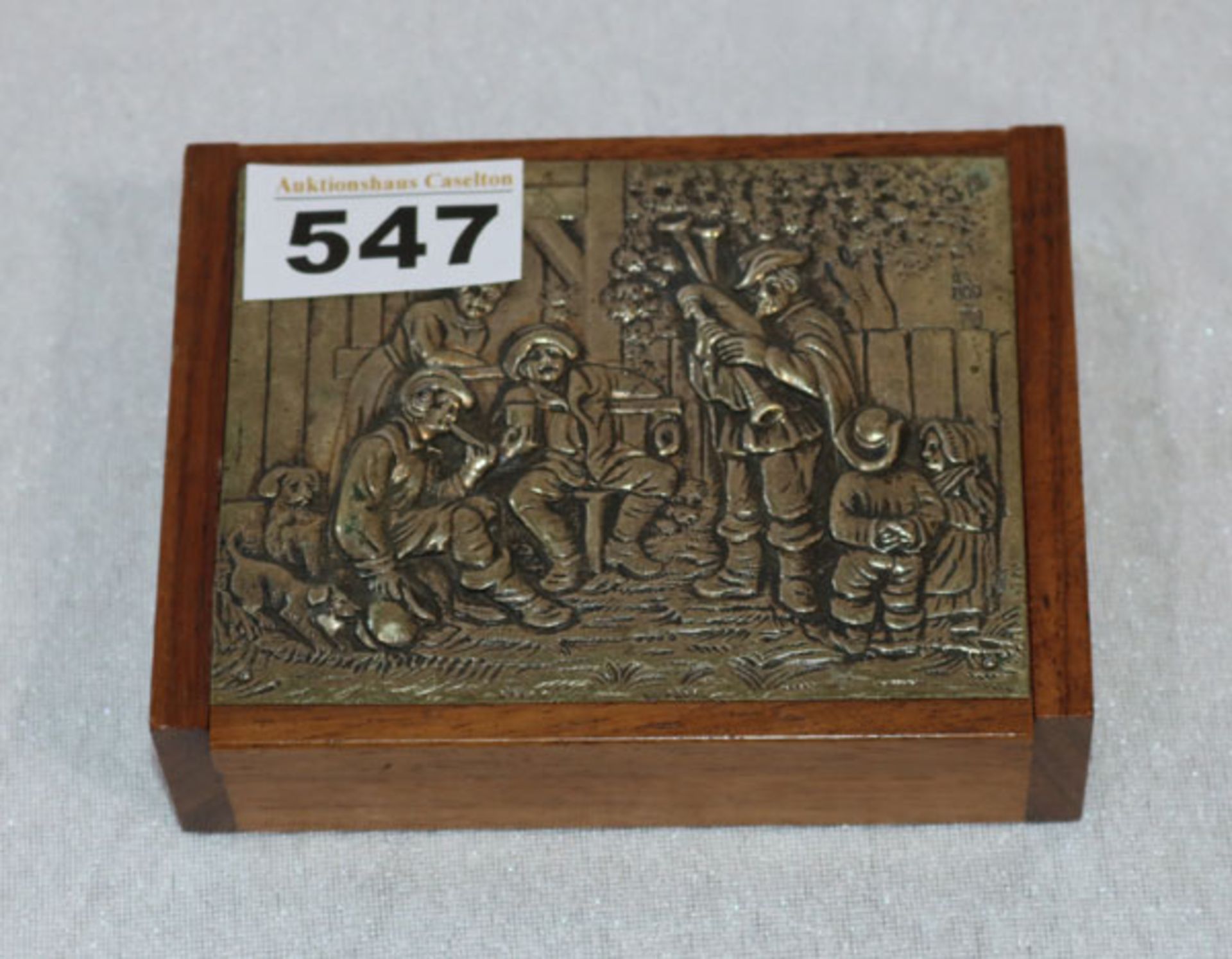Holzdose mit aufklappbarem Deckel, Deckel mit reliefierter Silberauflage 'Musikanten', 800 Silber, H