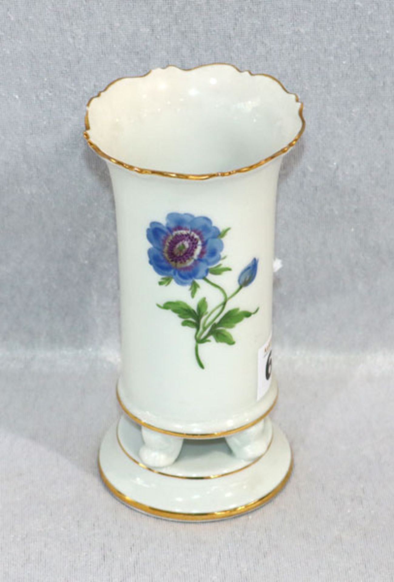 Meissen Vase, Bumenmalerei mit Goldrand, auf Sockel mit 4 Tatzenfüßen, H 14 cm, D 7 cm, am oberen