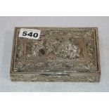 Silber Deckeldose mit reliefiertem Dekor, 800 Silber, innen vergoldet, 404 gr., H 3 cm, B 15,5 cm, T