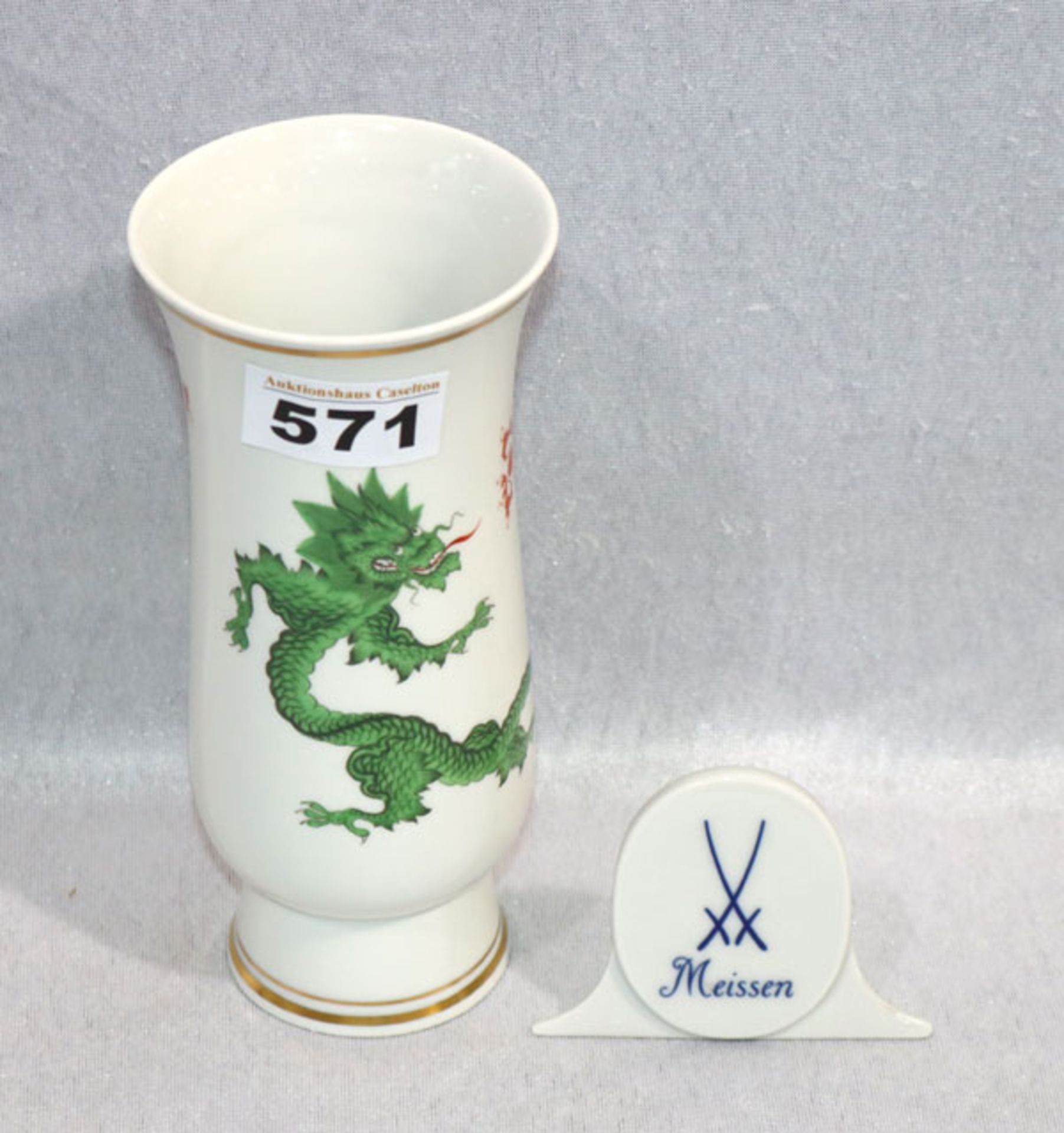 Meissen Vase mit grüner Drachenmalerei und Goldrand, H 17,5 cm, D 8 cm, 2. Wahl, und Meissen