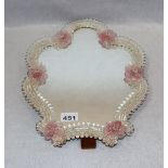 Murano Tischspiegel in geschwungener Form mit rose Blüten, 40 cm x 31 cm