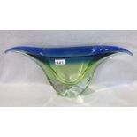 Designer Glasschale in blau/grün verlaufend, H 21 cm, B 52 cm, T 10 cn, Gebrauchsspuren