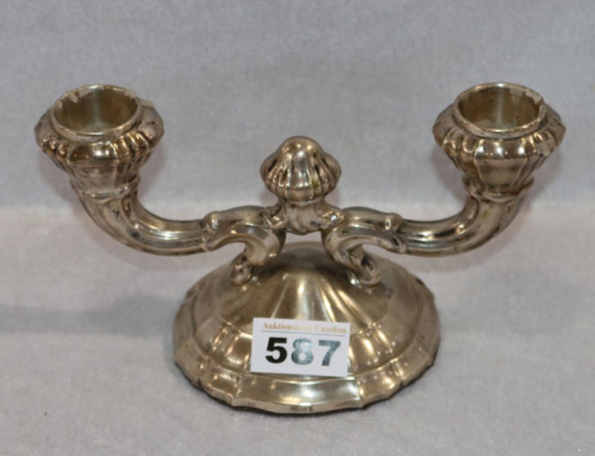 Kerzenleuchter in geschwungener Form, 2-armig, 835 Silber, gefüllt, H 12 cm, B 21 cm, T 10 cm,