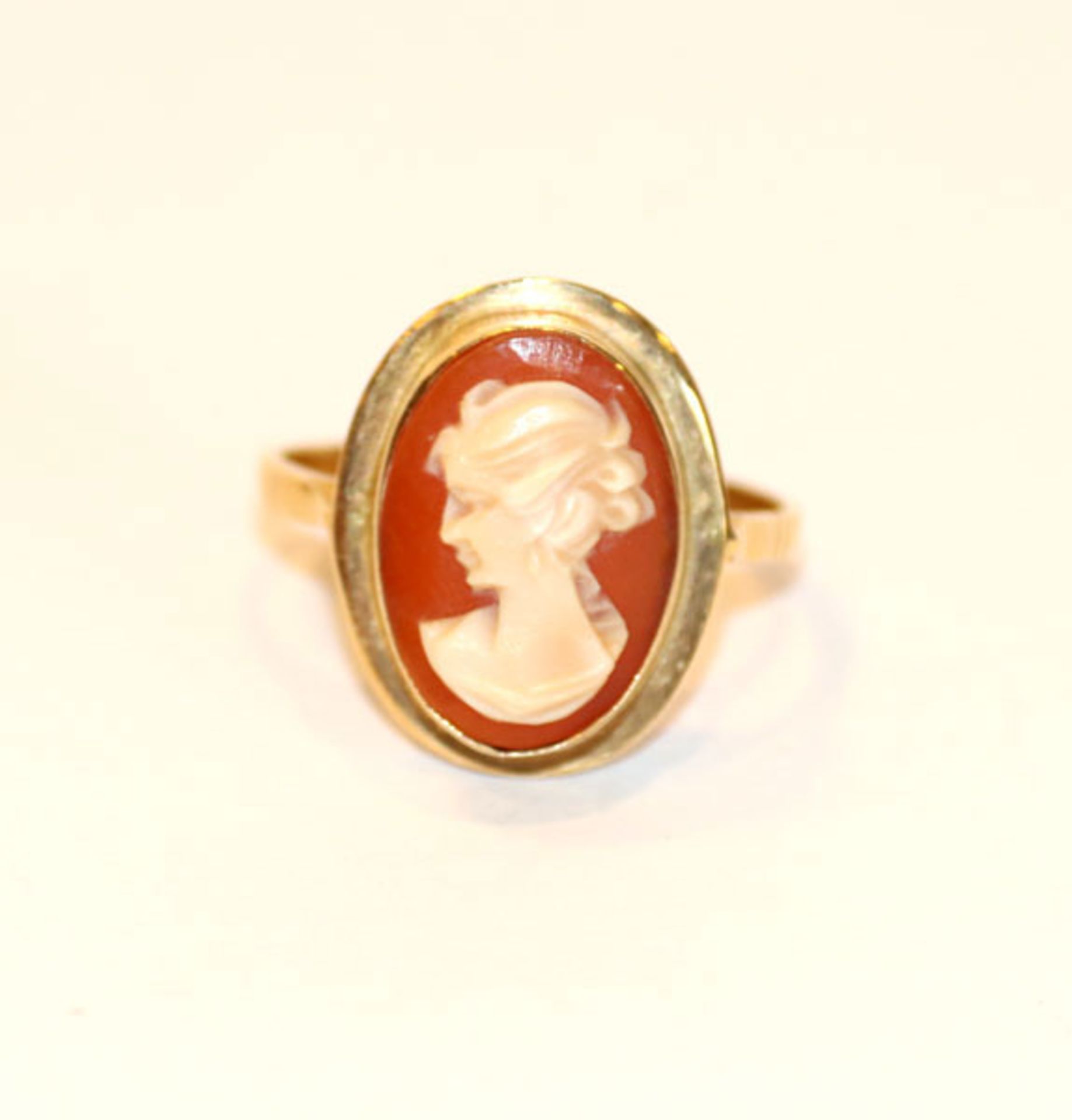 18 k Gelbgold Gemmen-Ring mit Damenbildnis, 2,85 gr., Gr. 53