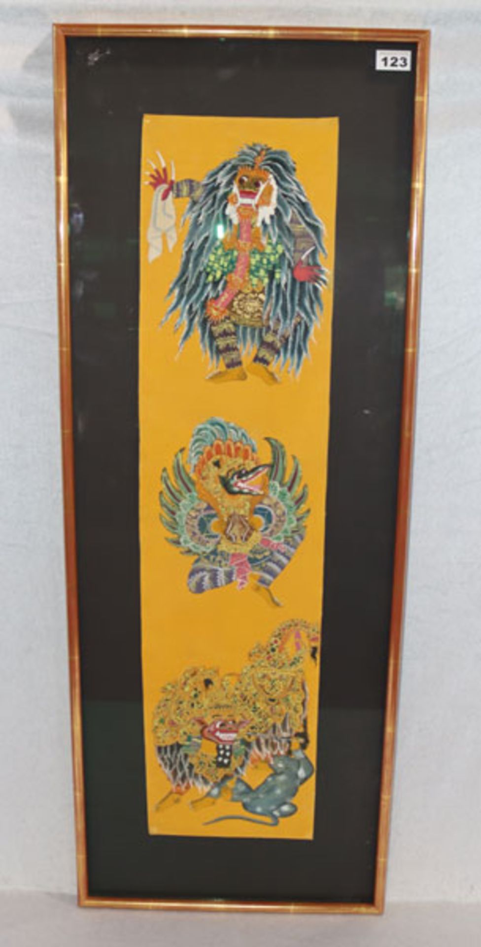 Asiatisches Stoffbild 'Drei Drachen', unter Glas gerahmt, incl. Rahmen 112 cm x 42 cm, Abholung oder