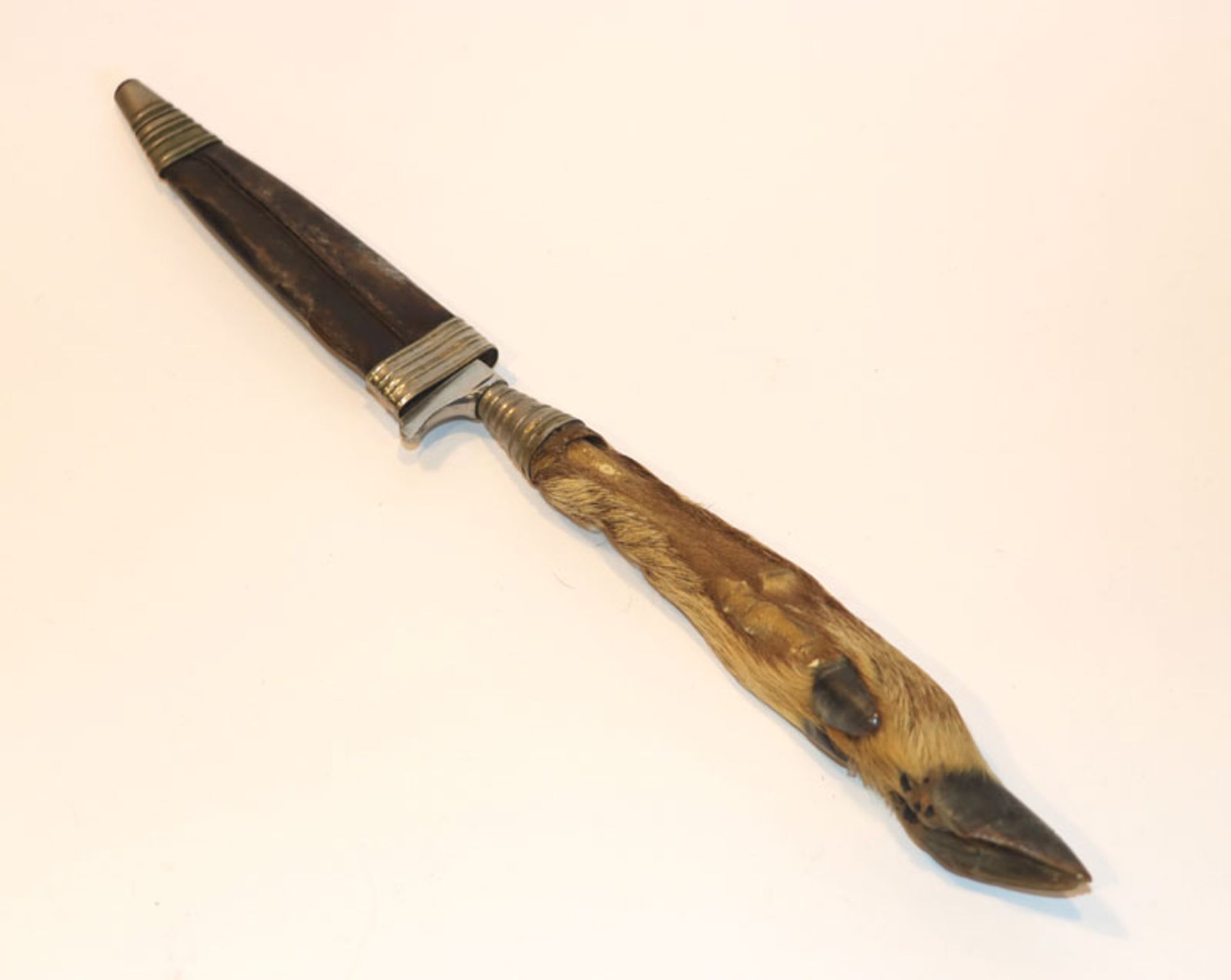Messer mit Rehlauf-Griff und Lederscheide, starke Alters- und Gebrauchsspuren