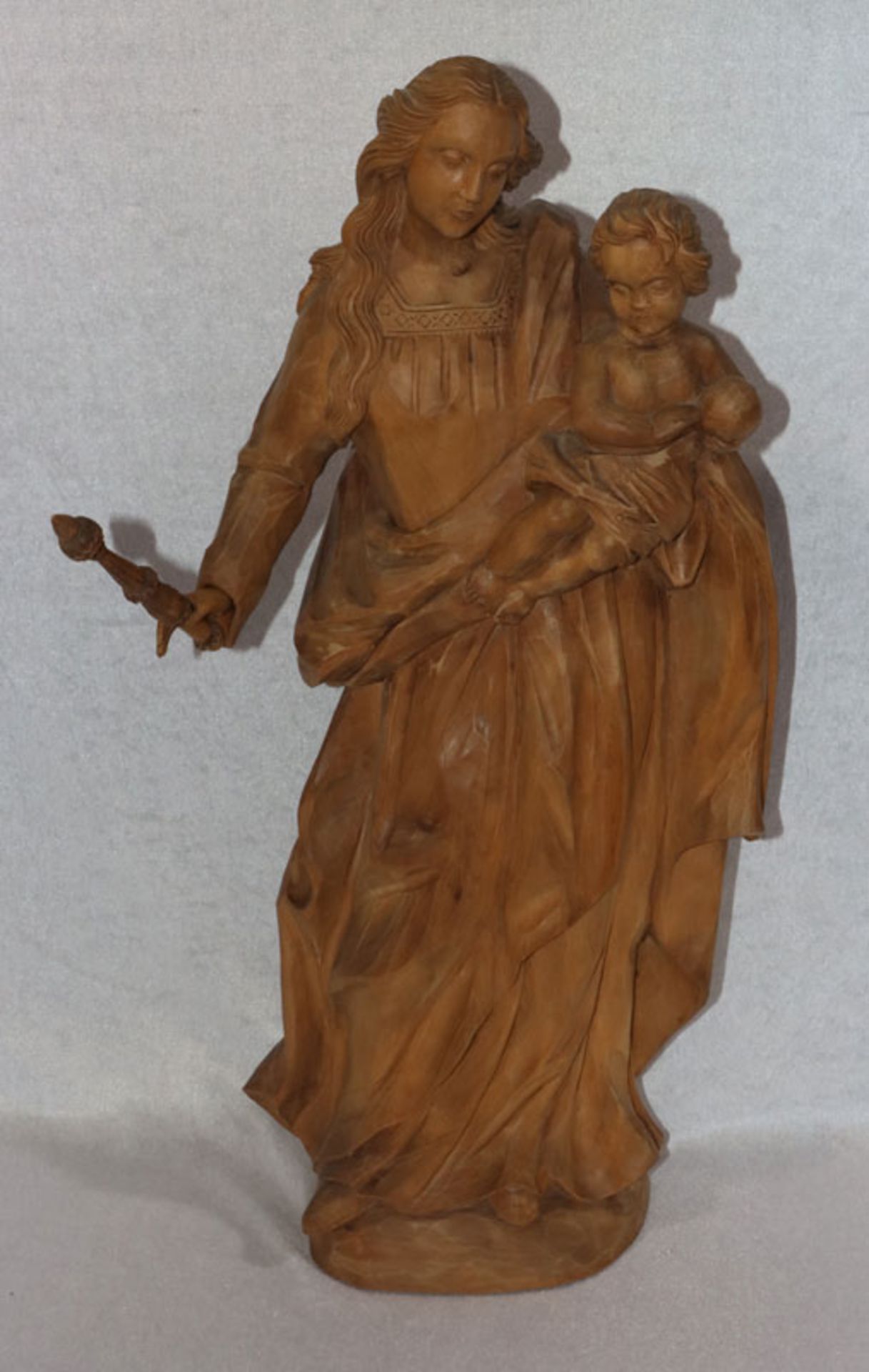 Holz Figurenskulptur 'Maria mit Kind', ungefaßt, H 63 cm