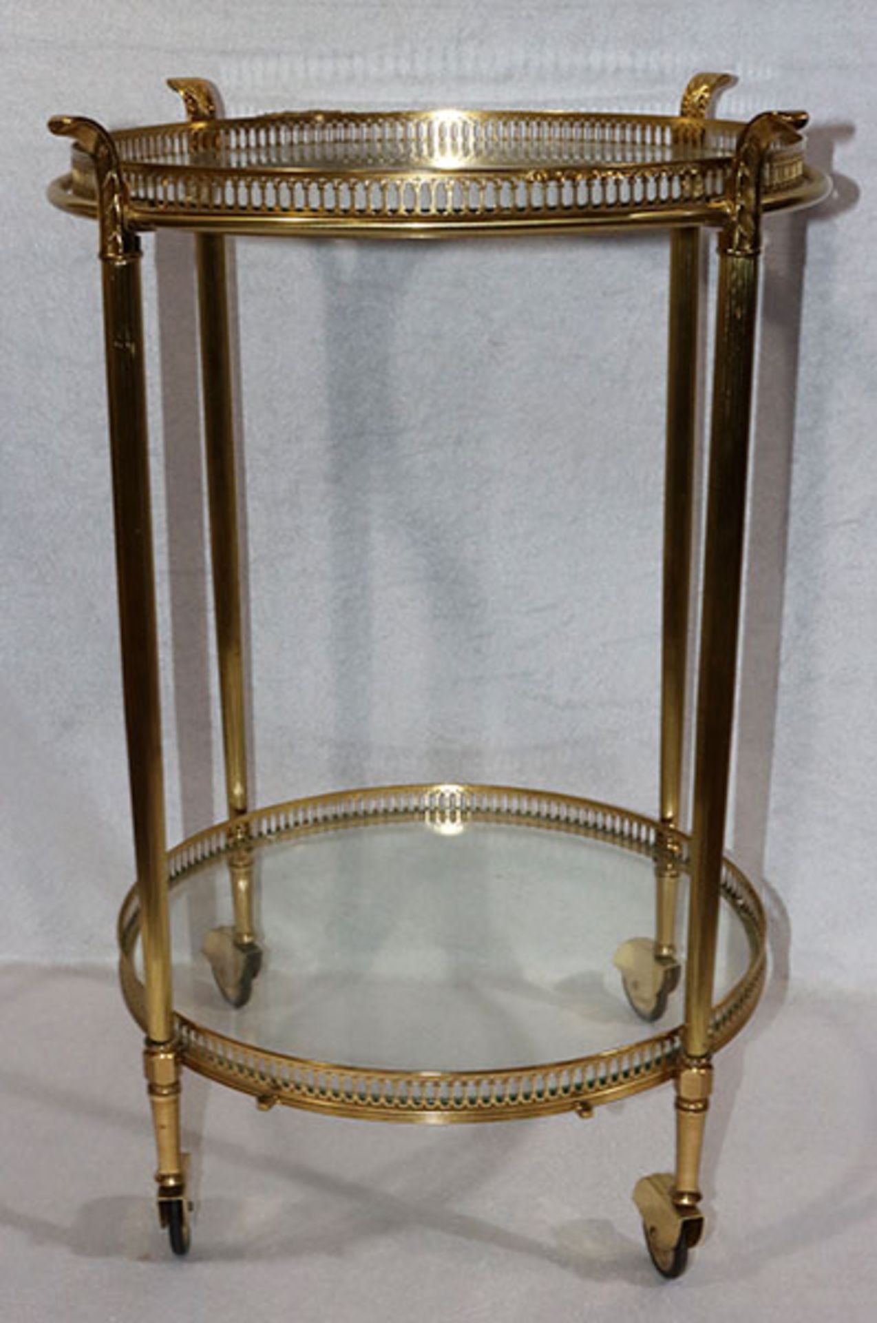 Runder Messing Teewagen auf 4 Rollen, abnehmbares Glastablett und Glasboden, H 67 cm, D 48 cm,